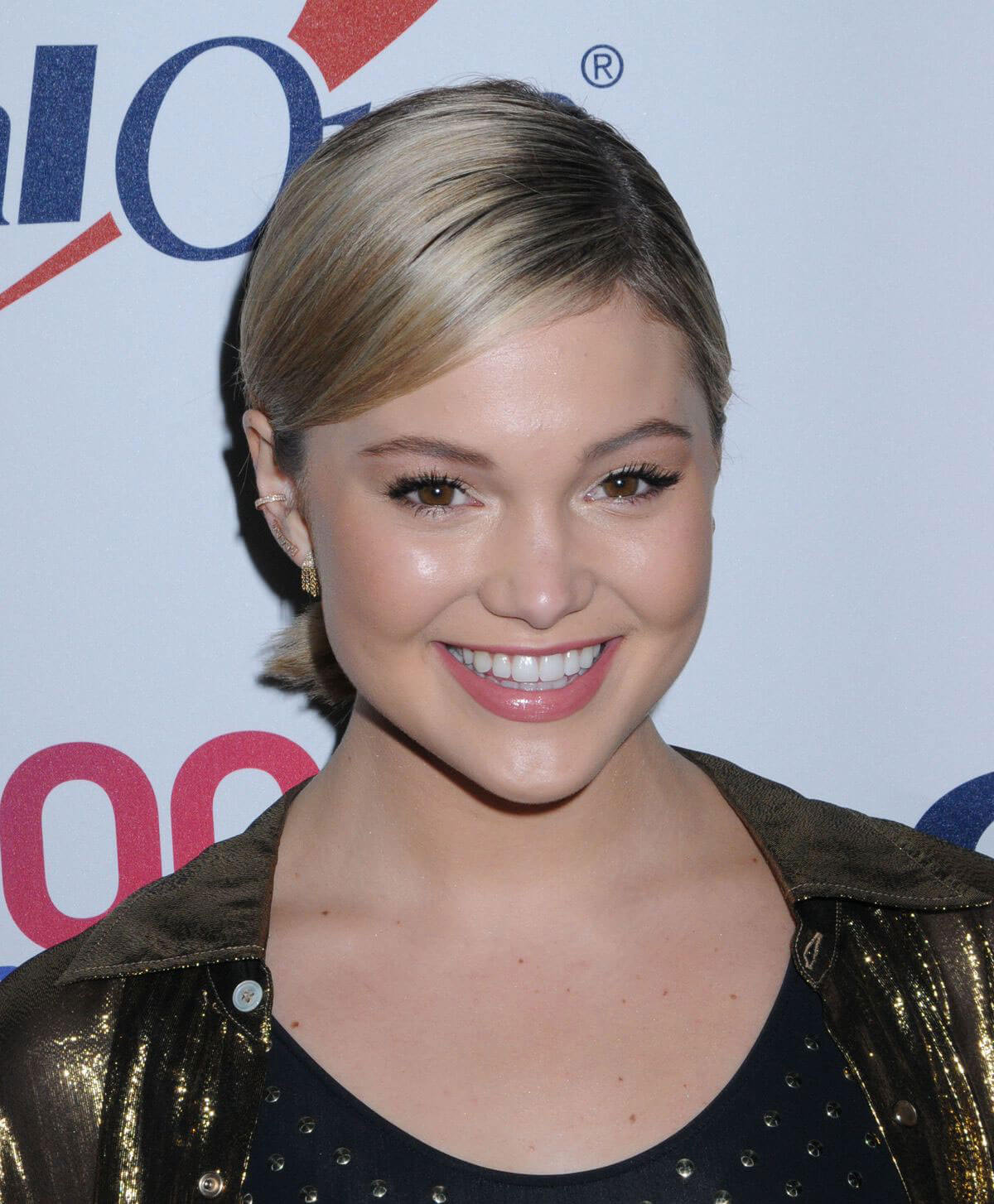 Olivia Holt Stills at Z100 Jingle Ball in New York 2017/12/08