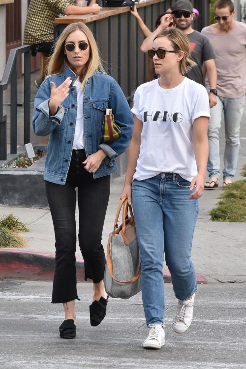 Olivia Wilde Stills in Jeans Out with a Friend in West Hollywood 2018/01/30 1