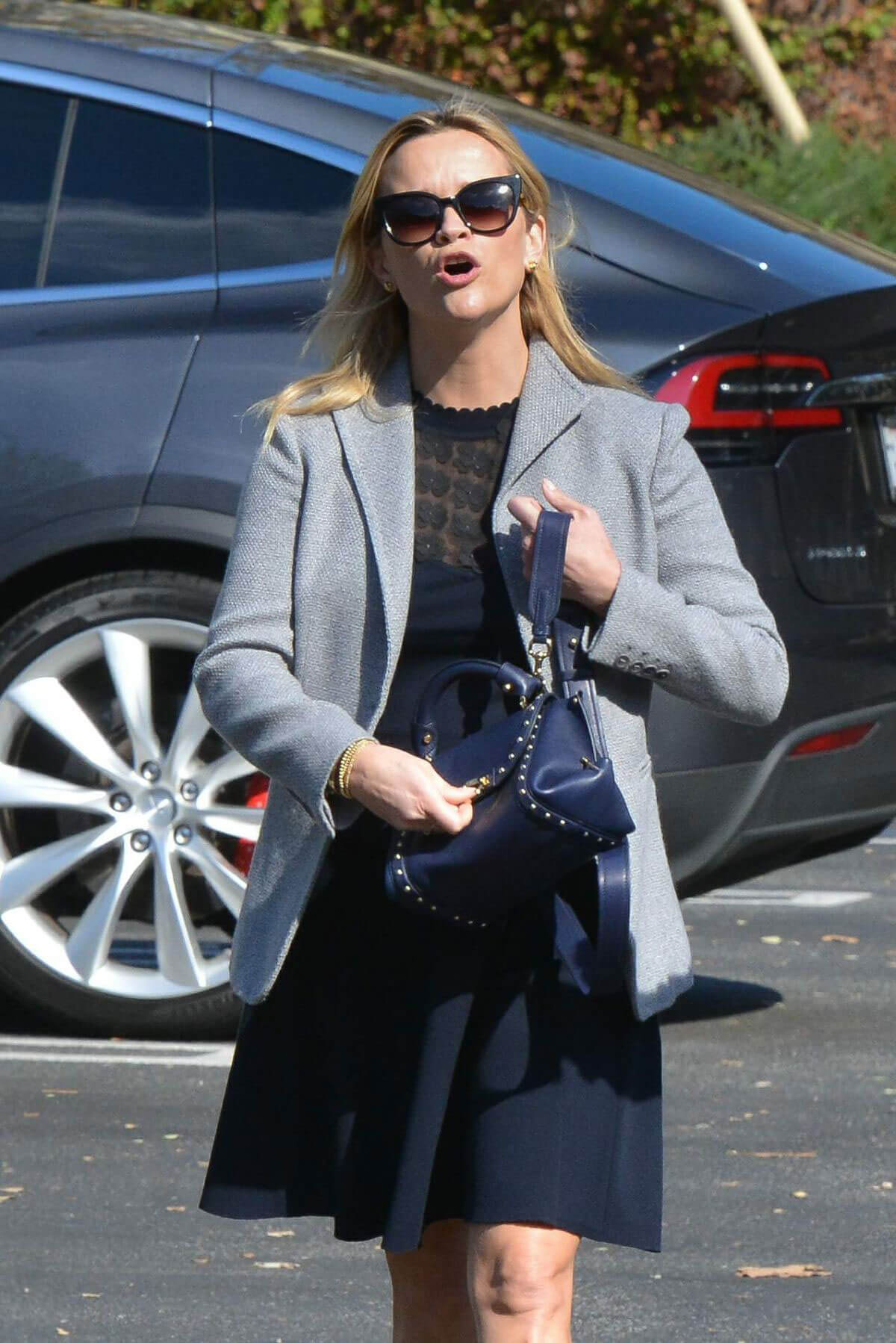 Reese Witherspoon Stills Out and About in Los Angeles 2017/11/14