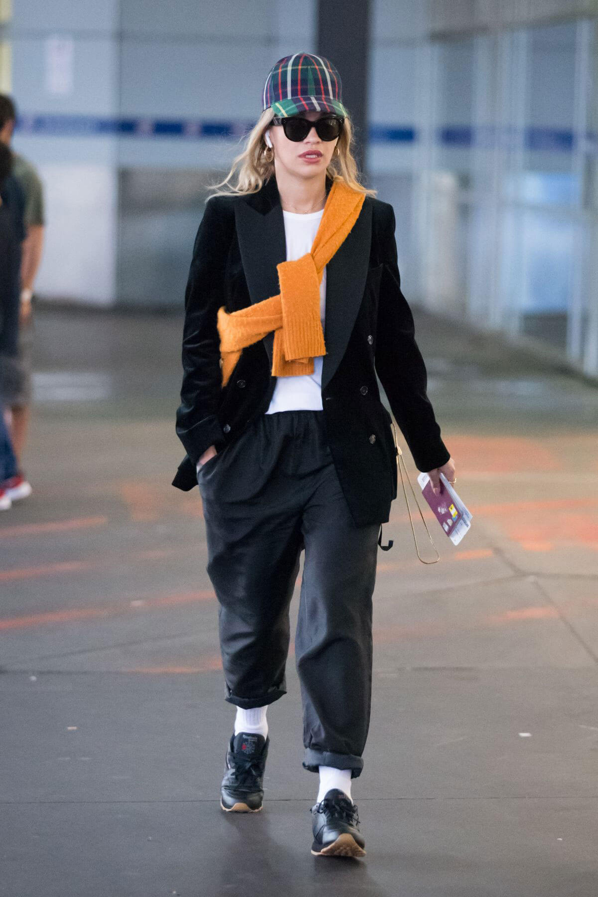 Rita Ora Stills at Airport in Melbourne 2017/11/18