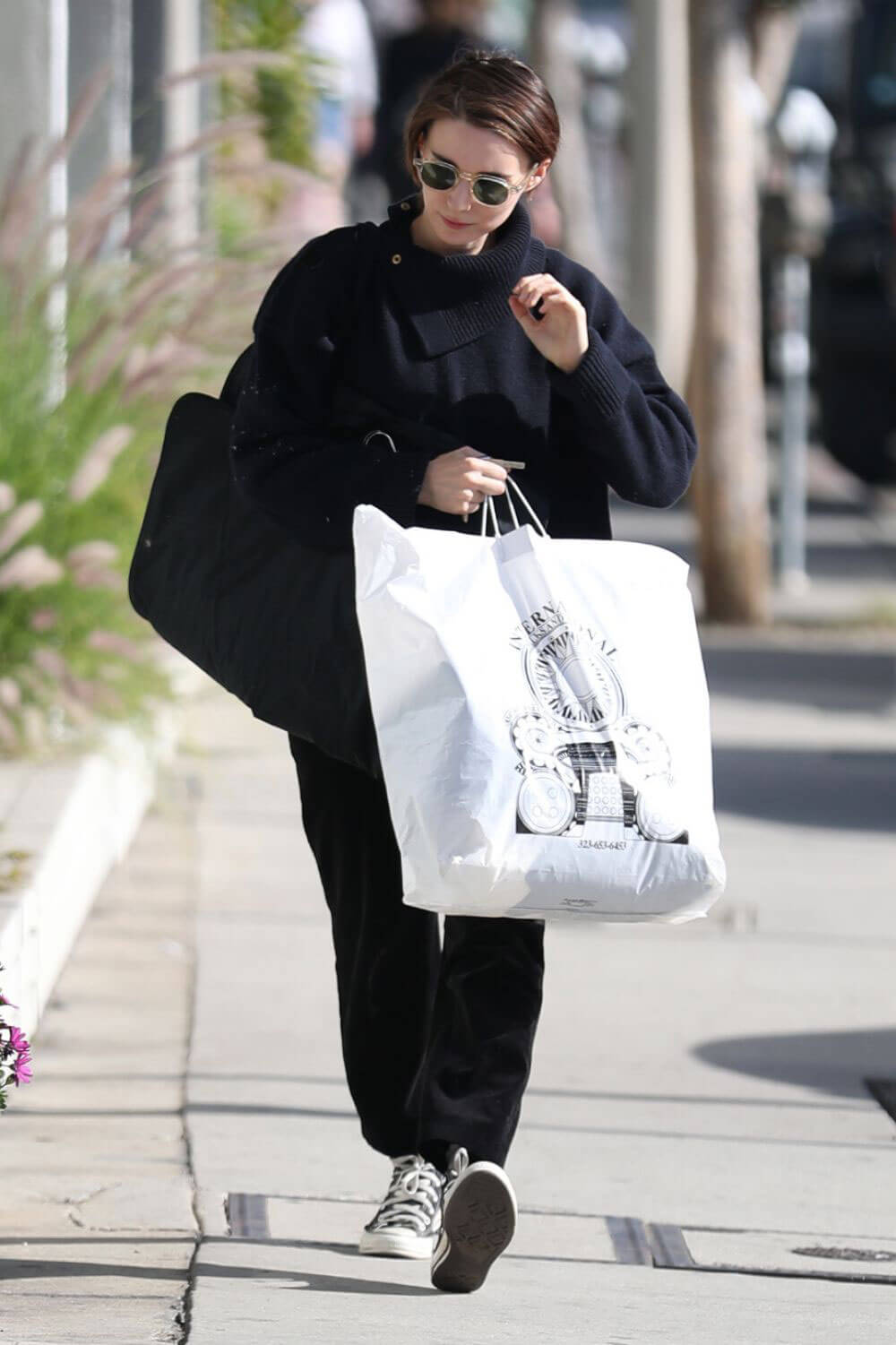 Rooney Mara Stills Shopping at Melrose Avenue in West Hollywood 2018/01/02