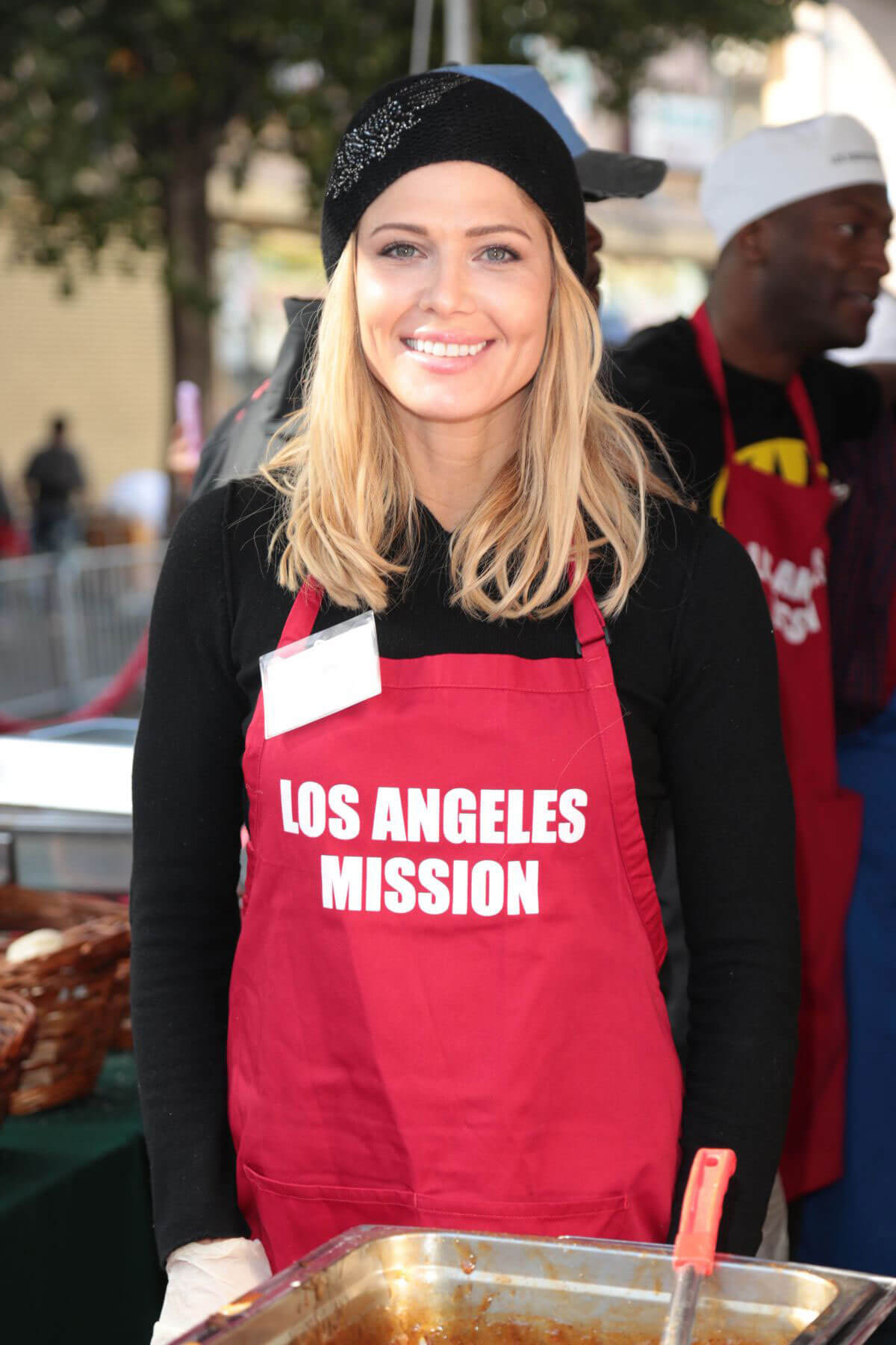 Torrie Wilson Stills at LA Mission Serves Christmas to the Homeless in Los Angeles 2017/12/22