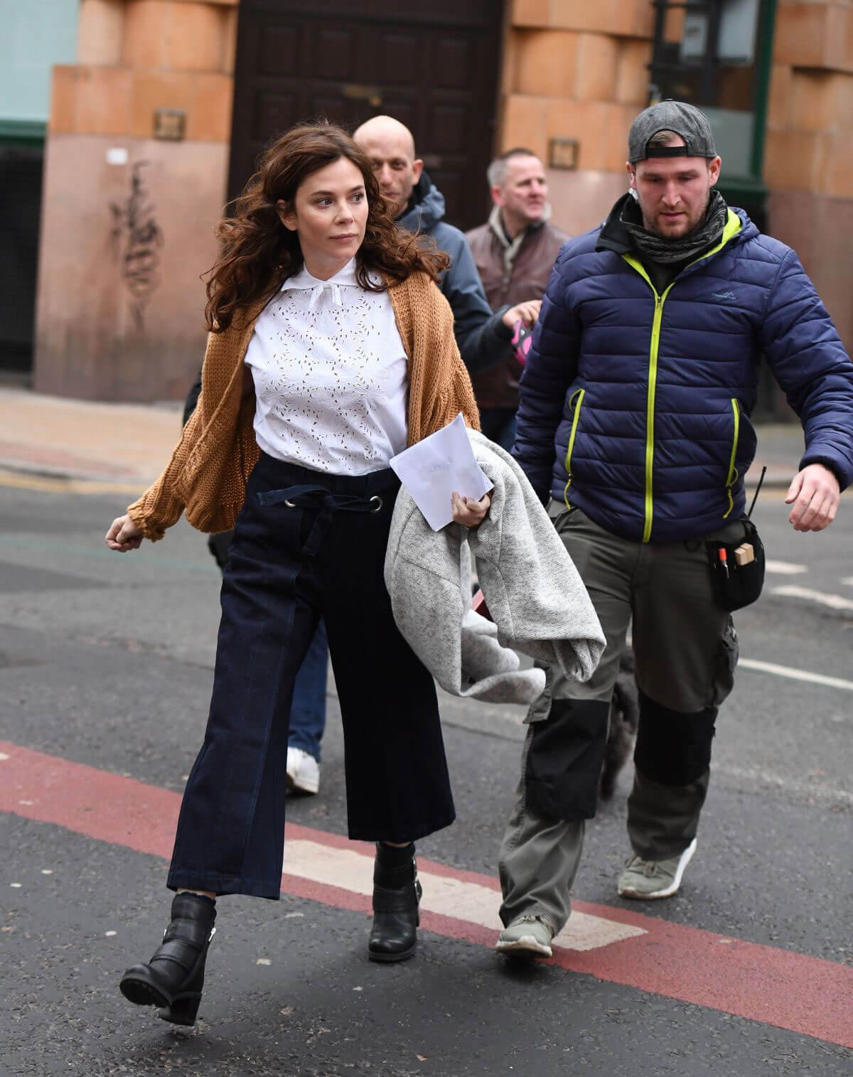 Anna Friel Stills on the Set of Butterfly in Manchester City Centre 2018/01/09