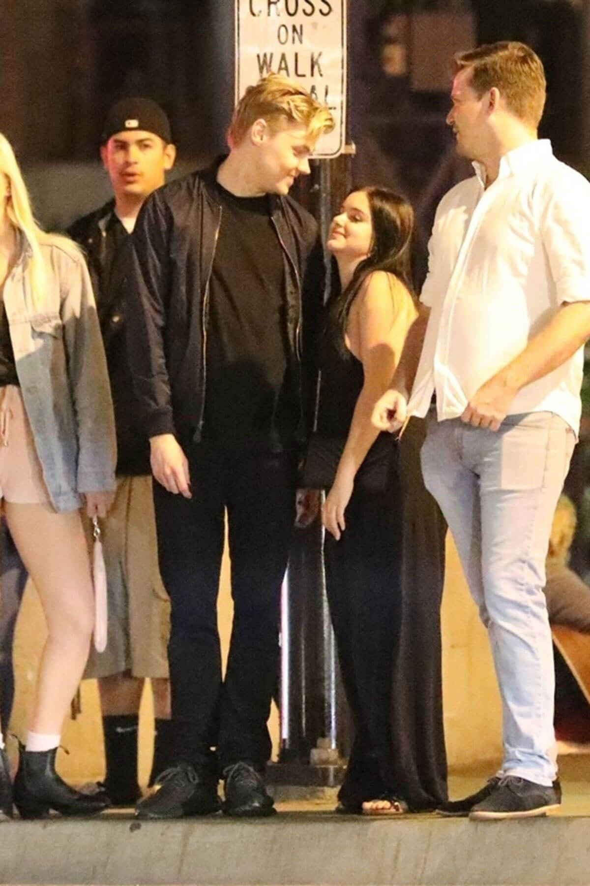 Ariel Winter and Levi Meaden Stills Out in Santa Monica 2018/02/01