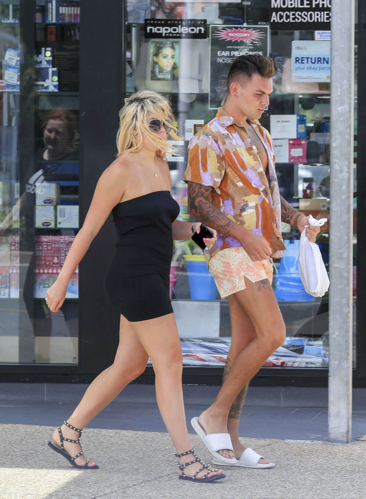 Chloe Ferry and Sam Gowland Stills out Shopping on Gold Coast in Australia 2018/02/21