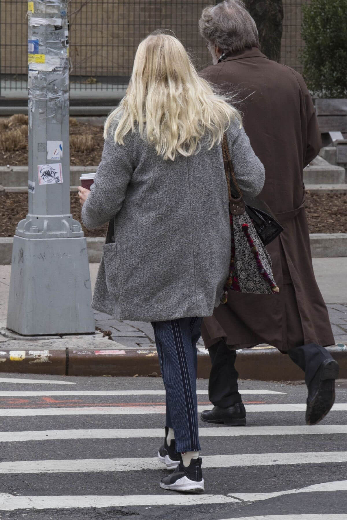 Dakota Fanning Stills Out for a Coffee in New York 2018/02/02