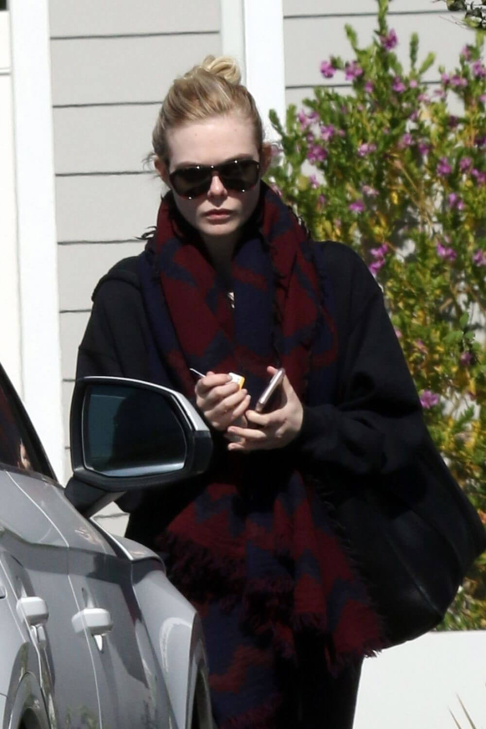 Elle Fanning Stills Leaves Her House in Los Angeles 2018/02/23