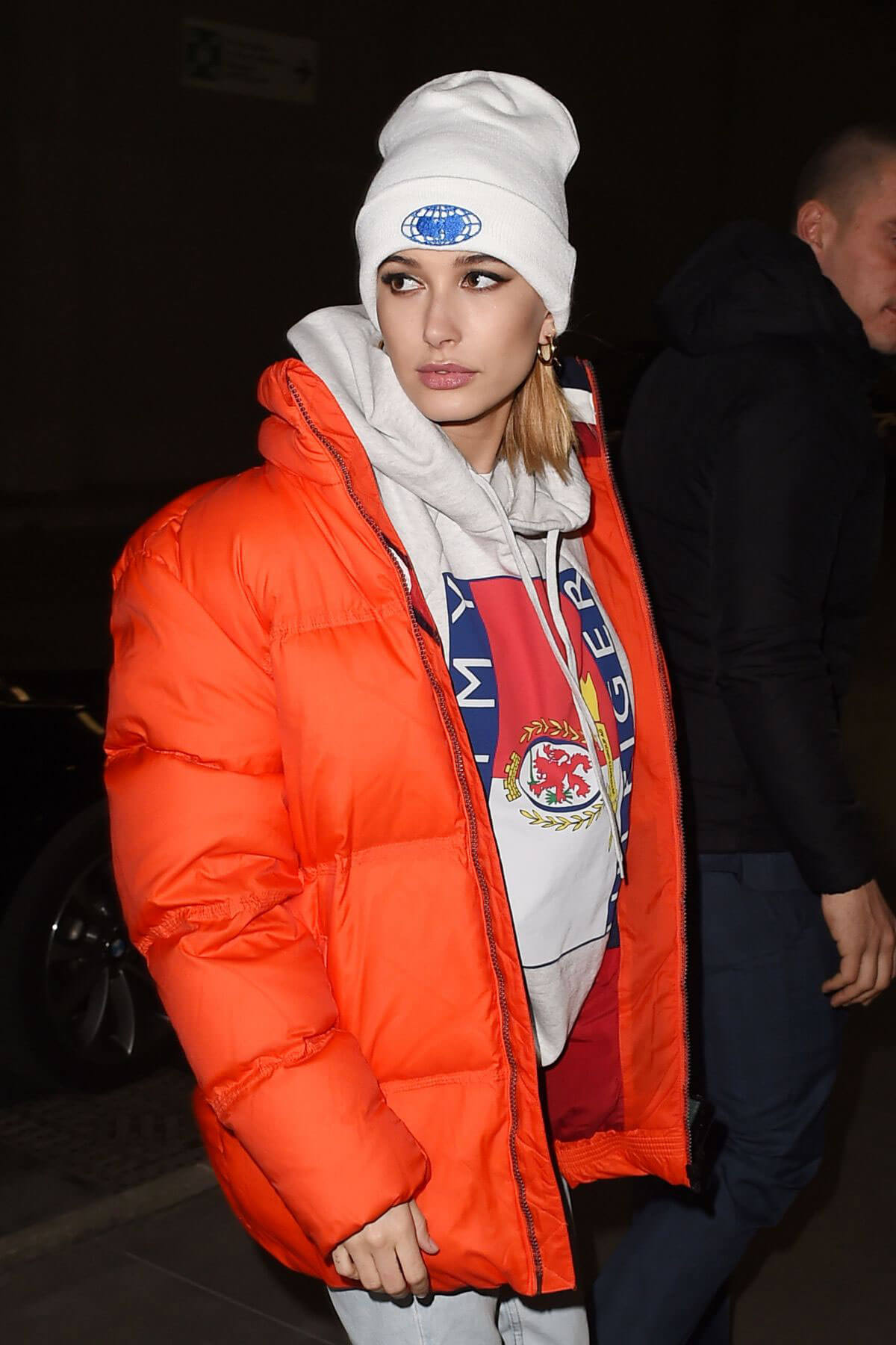 Hailey Baldwin Stills Arrives at Tommy Hilfiger Fashion Show in Milan 2018/02/25