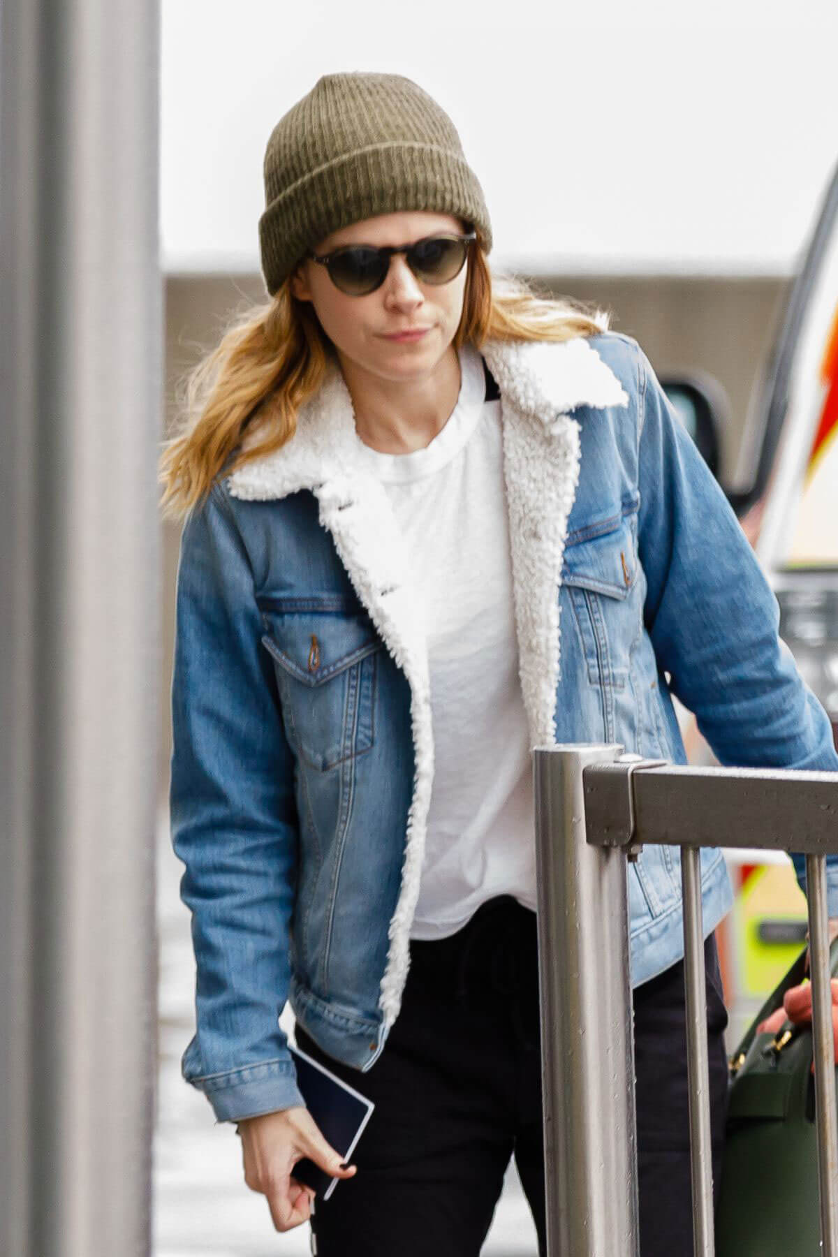 Kate Mara Stills at Heathrow Airport in London 2018/02/19