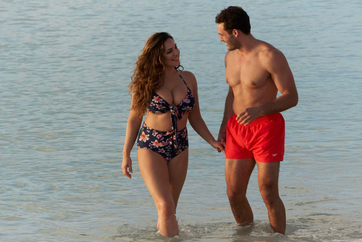 Kelly Brook Stills in Bikini and Jeremy Parisi at a Beach in Antigua 2018/02/07