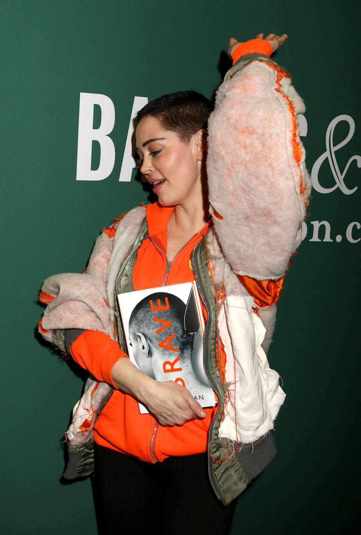 Rose McGowan Stills Promotes Her New Book Brave at Barnes and Noble in New York 2018/01/31