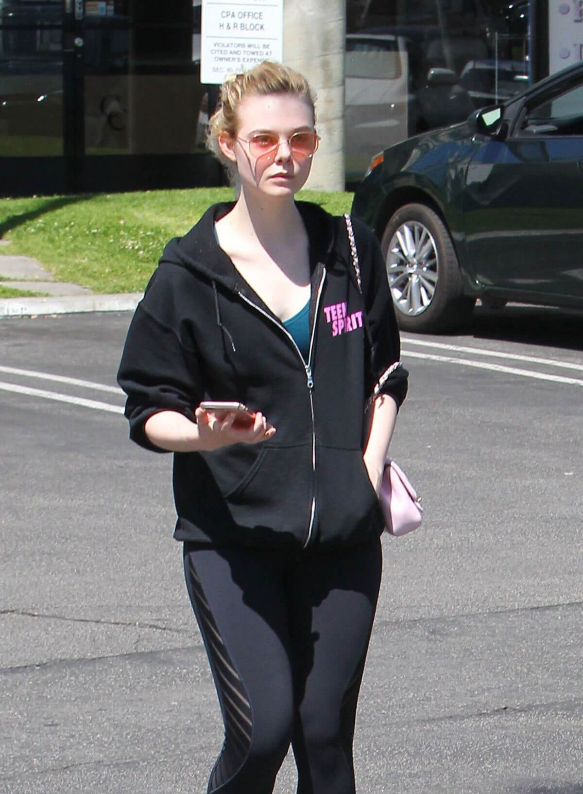 Elle Fanning Stills Heading to a Gym in Los Angeles 2018/02/28