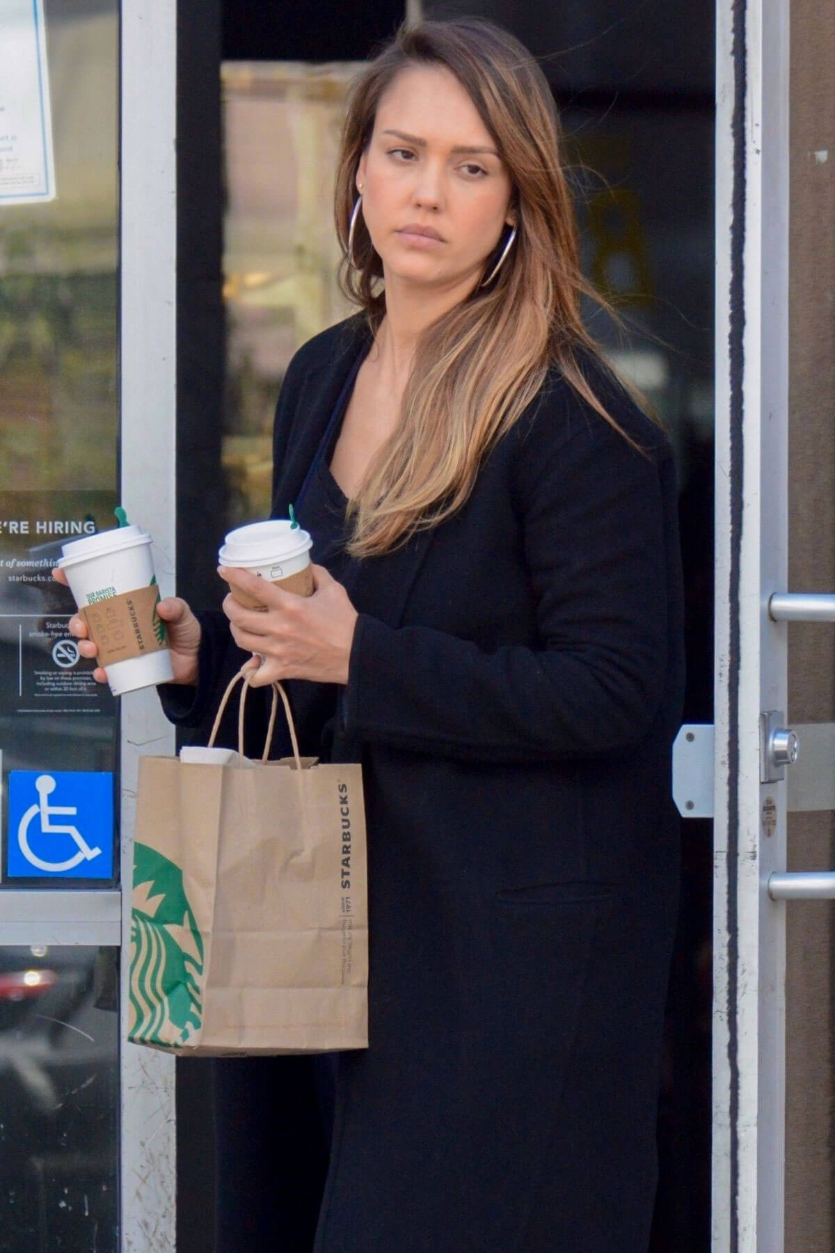 Jessica Alba Stills at Starbucks in Culver City 2018/02/27