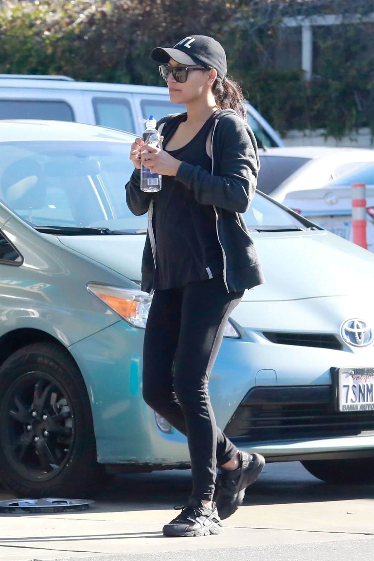 Naya Rivera Stills at a Gas Station in Los Feliz 2018/03/28