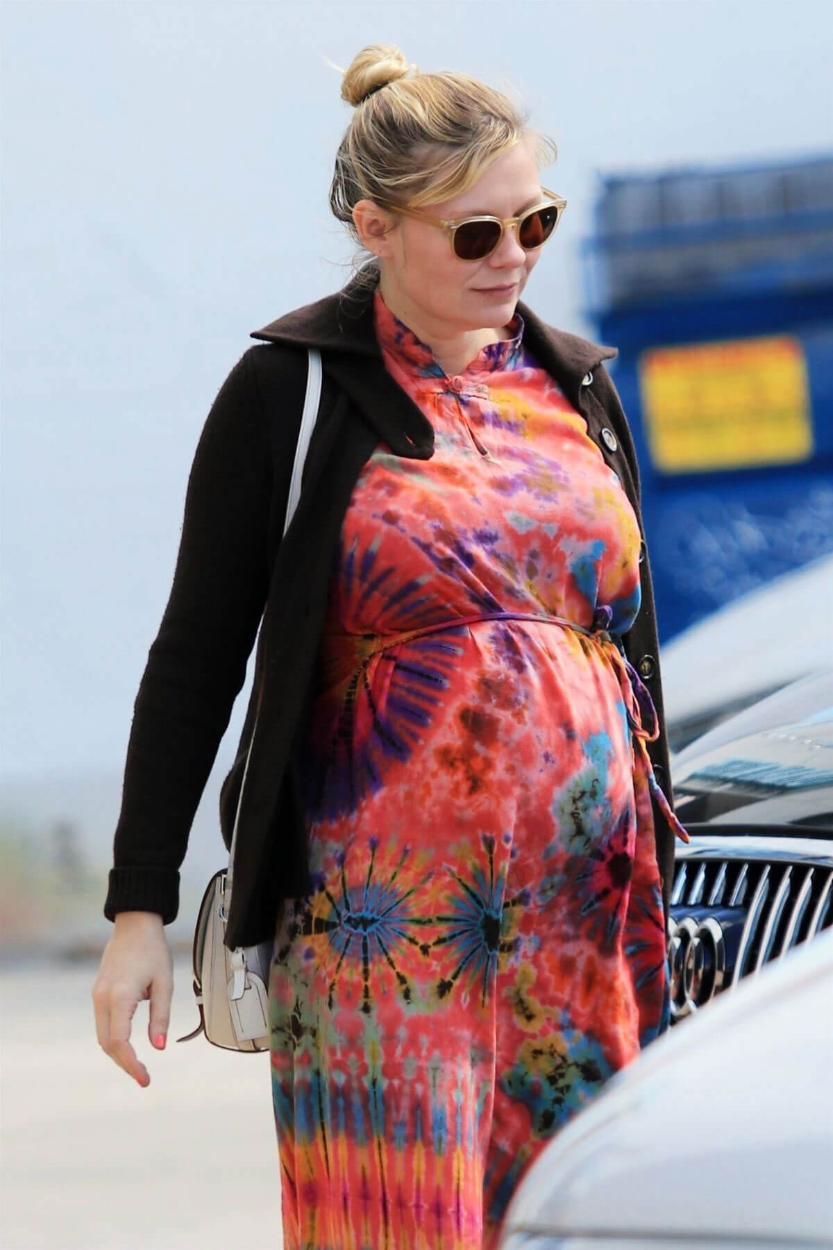 Pregnant Kirsten Dunst Stills Out Shopping in Los Angeles 2018/03/17