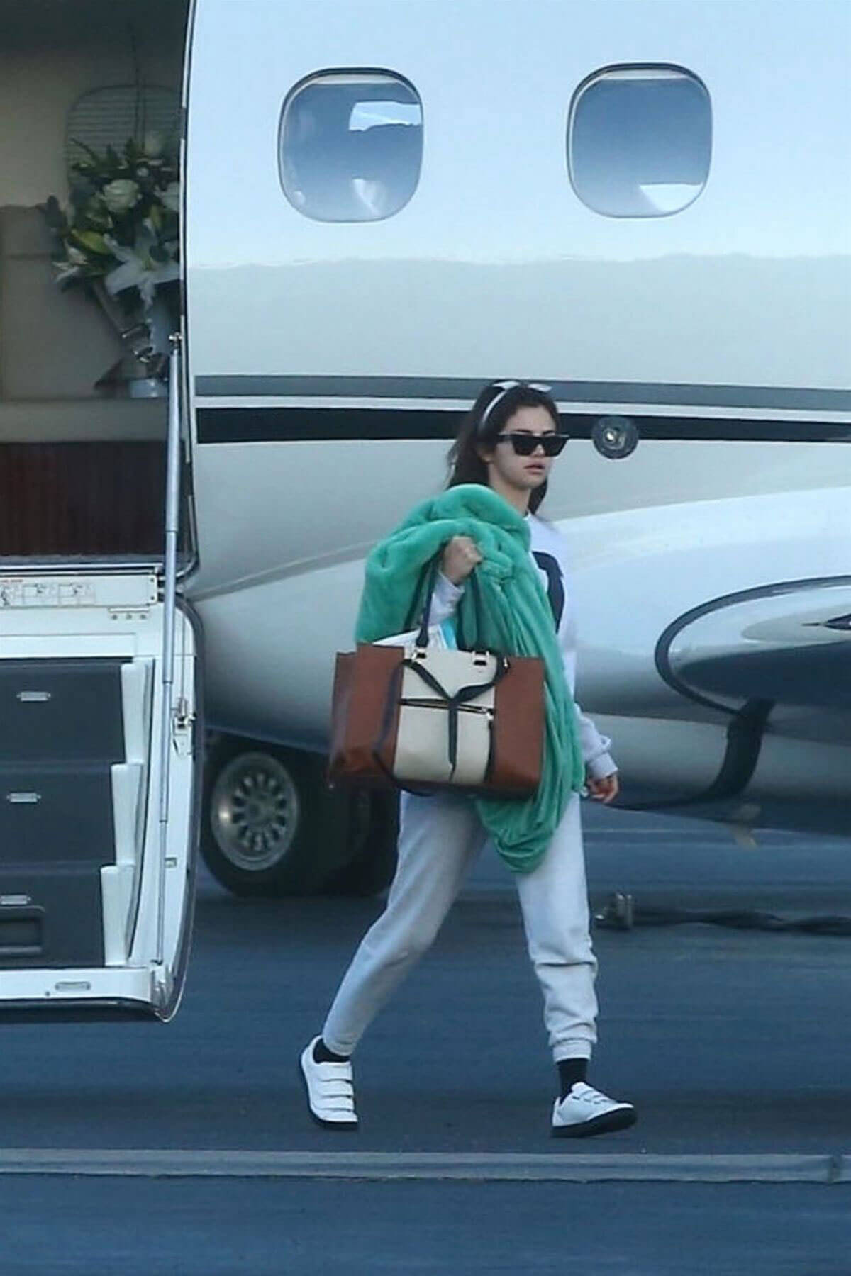 Selena Gomez Stills Arrives at a Private Jet in Los Angeles 2018/02/07