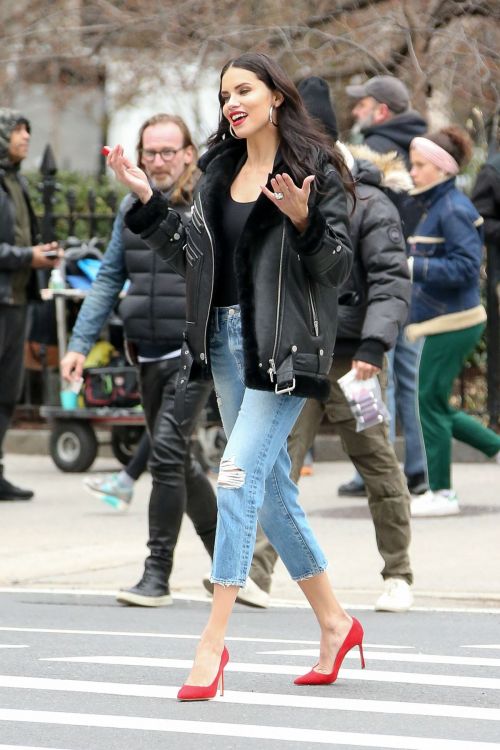 Adriana Lima Stills on the Set of a Maybelline Commercial in New York 2018/04/17 6