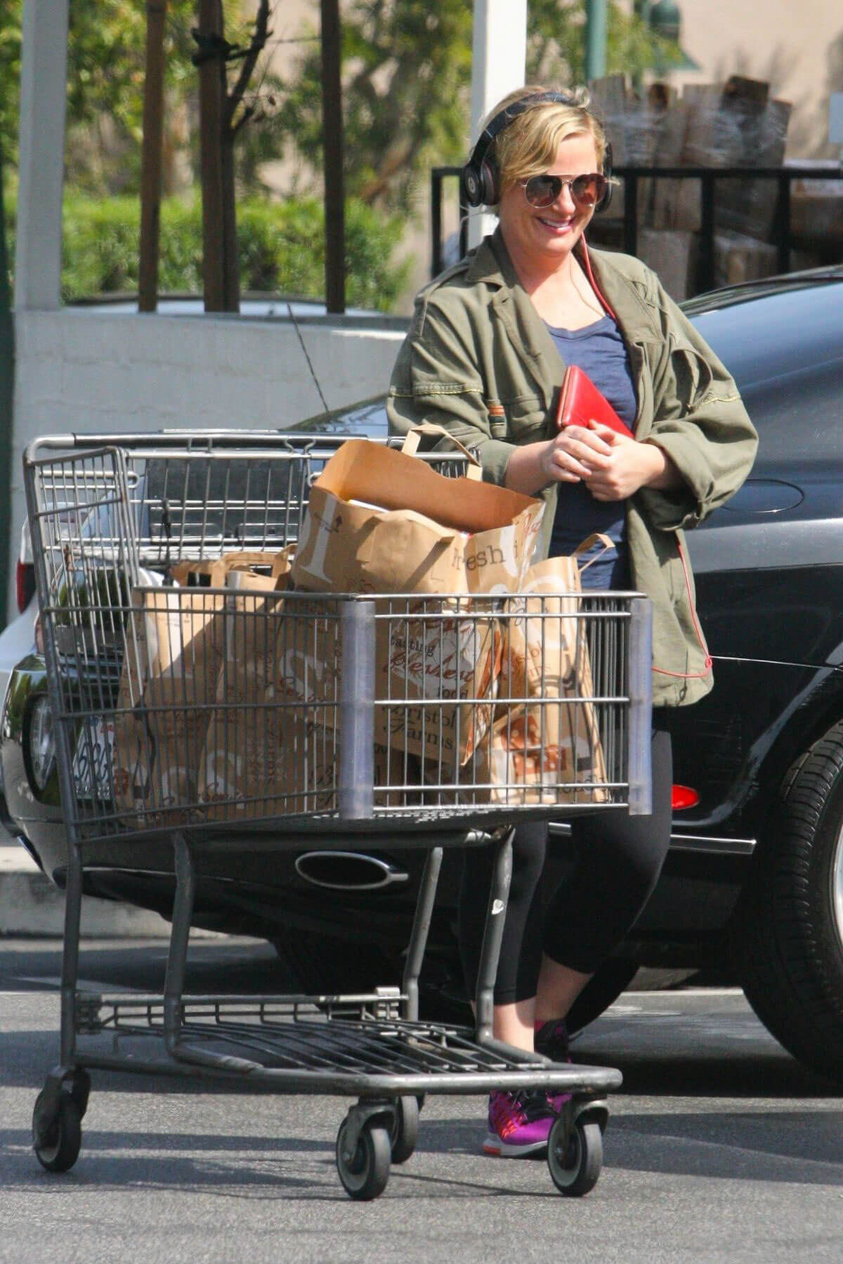 Amy Poehler Stills Shopping at Bristol Farms in Beverly Hills 2018/03/30