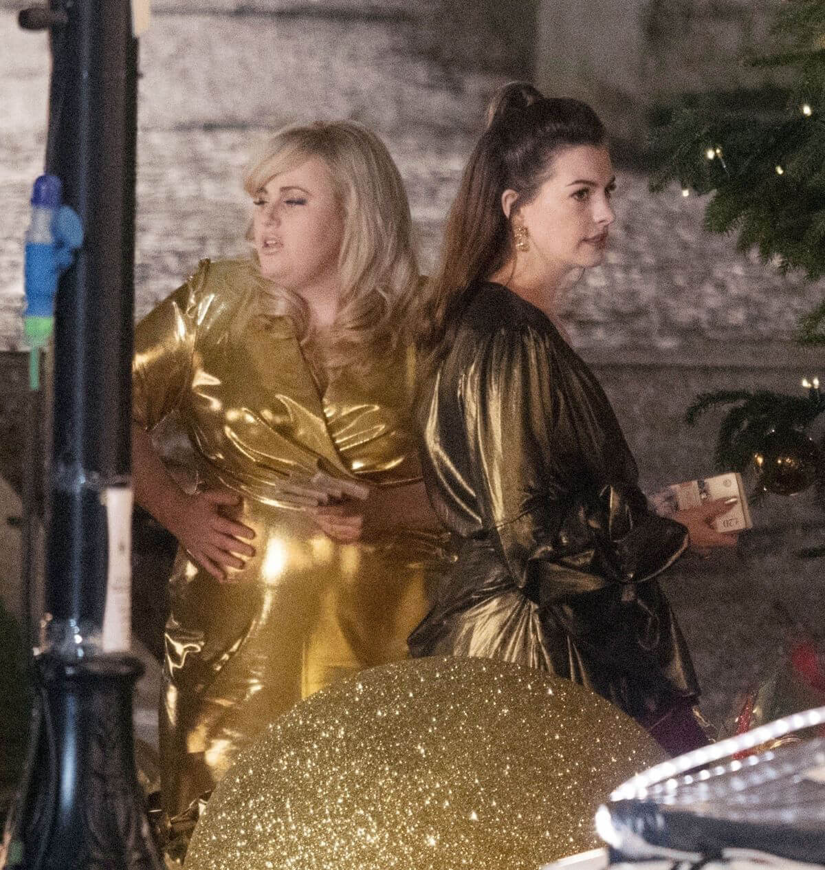 Anne Hathaway and Rebel Wilson Stills on the Set of THe Hustle in London 2018/04/12