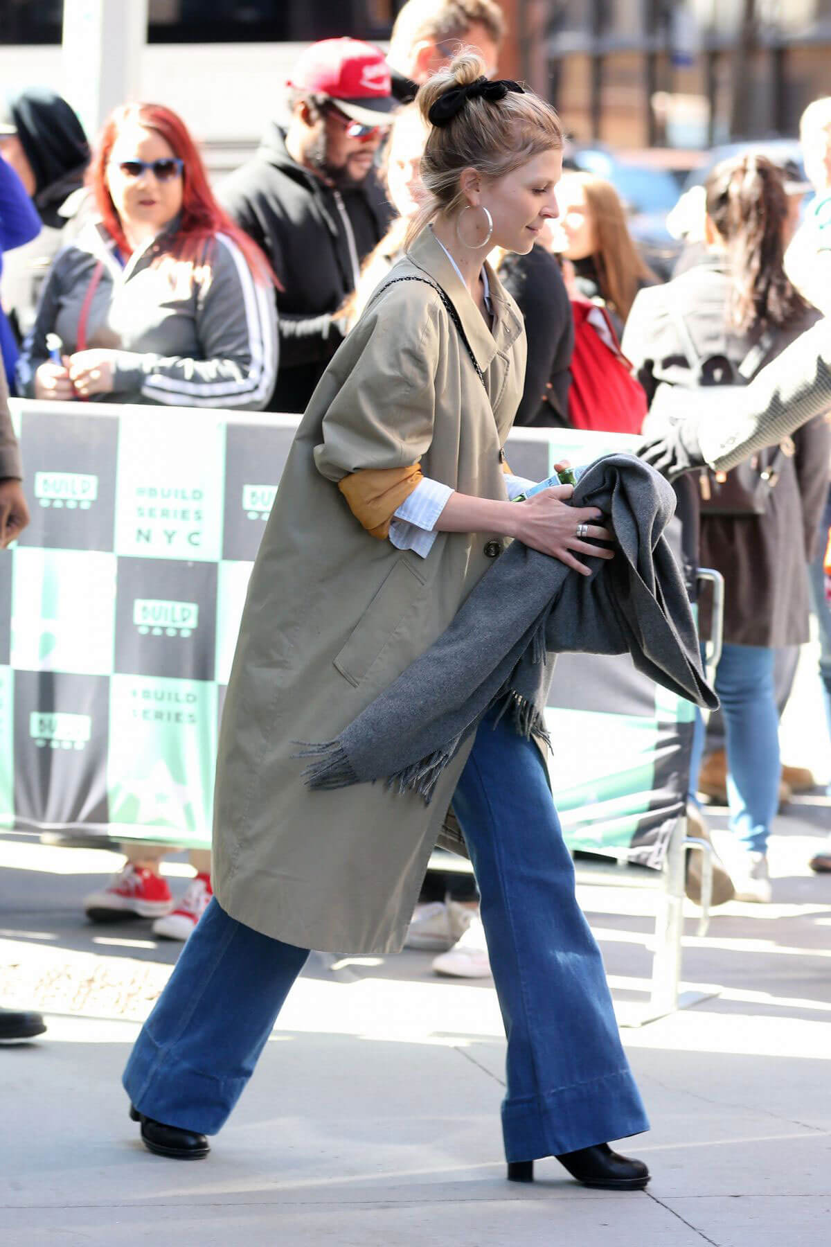 Clemence Poesy Stills Leaves Build Series in New York 2018/04/20