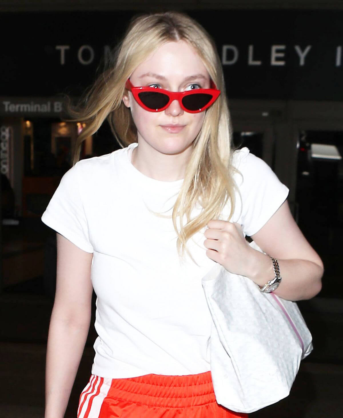 Dakota Fanning Stills at Los Angeles International Airport 2018/04/20