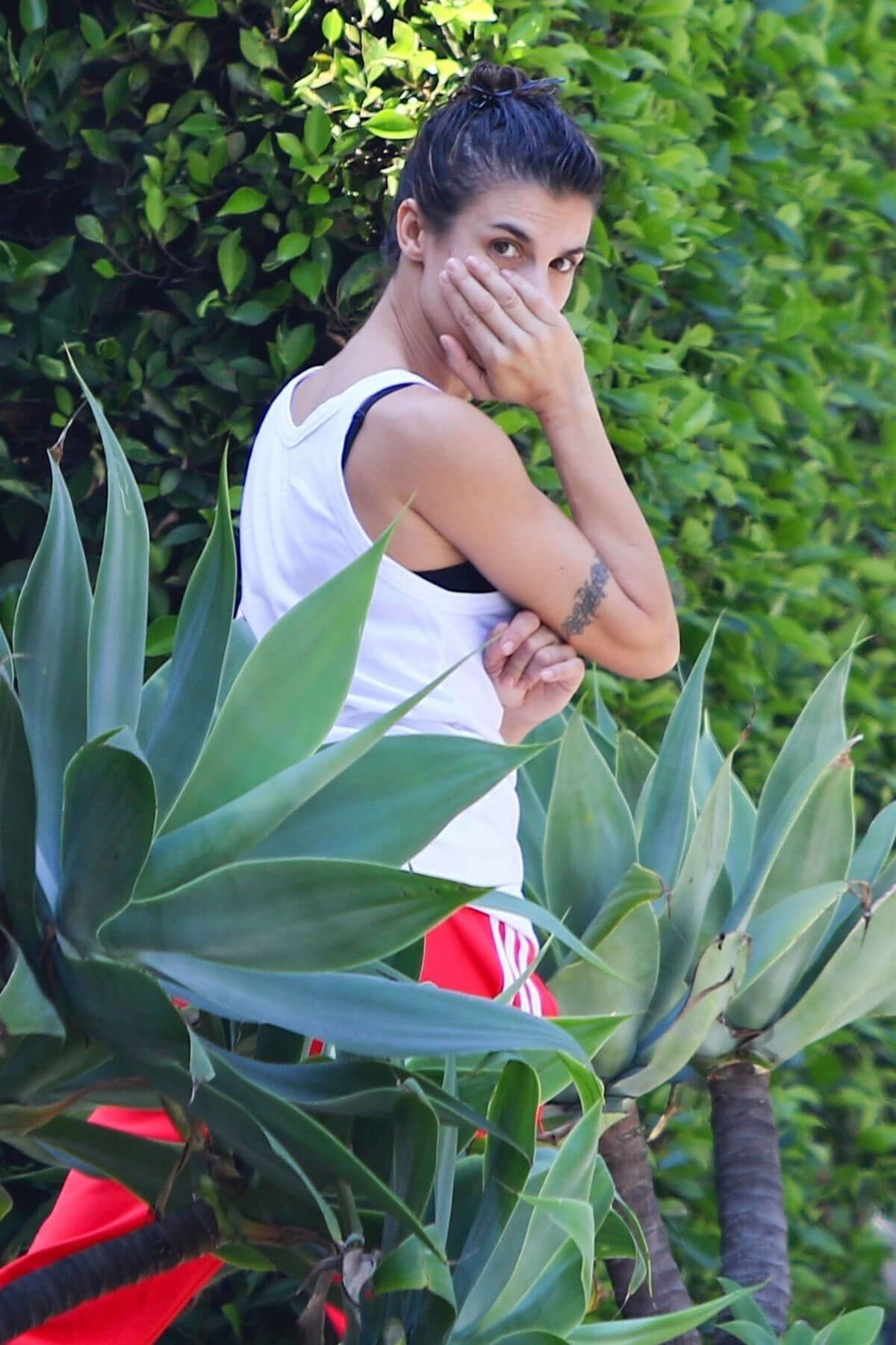 Elisabetta Canalis Stills Outside Her House in Los Angeles 2018/03/29