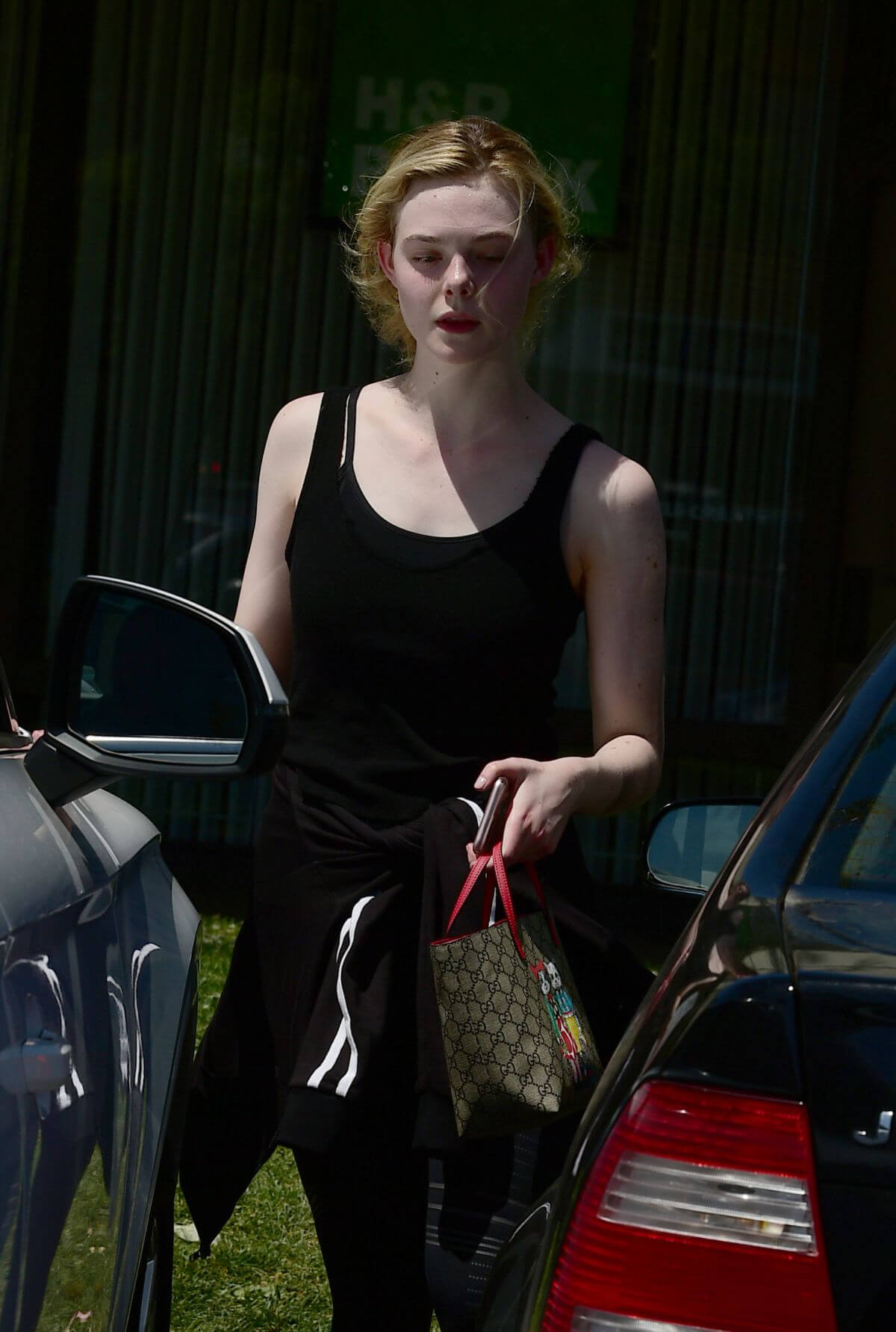 Elle Fanning Stills Leaves Gym in Los Angeles 2018/04/12