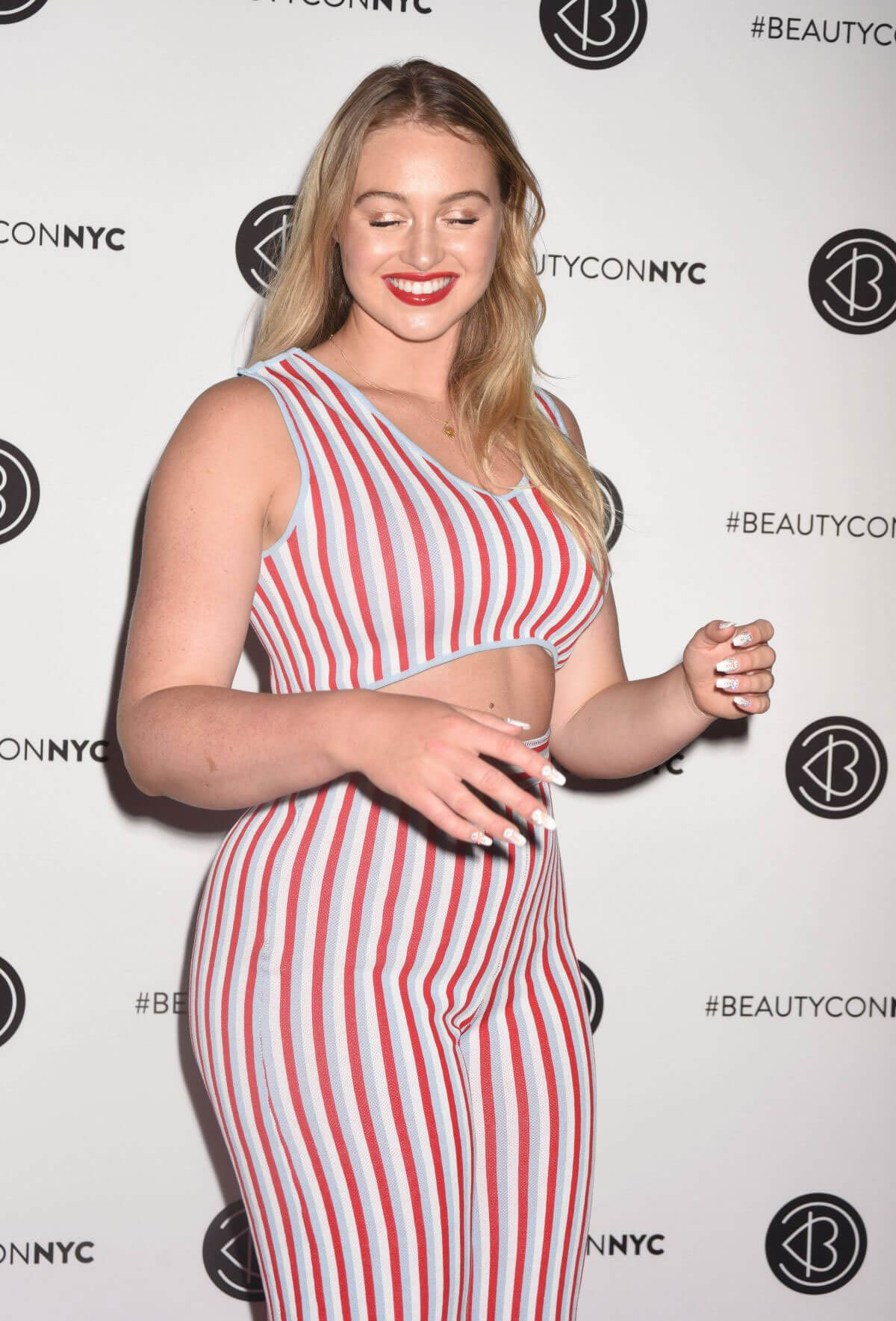 Iskra Lawrence Stills at Beauty Con Festival in New York 2018/04/21