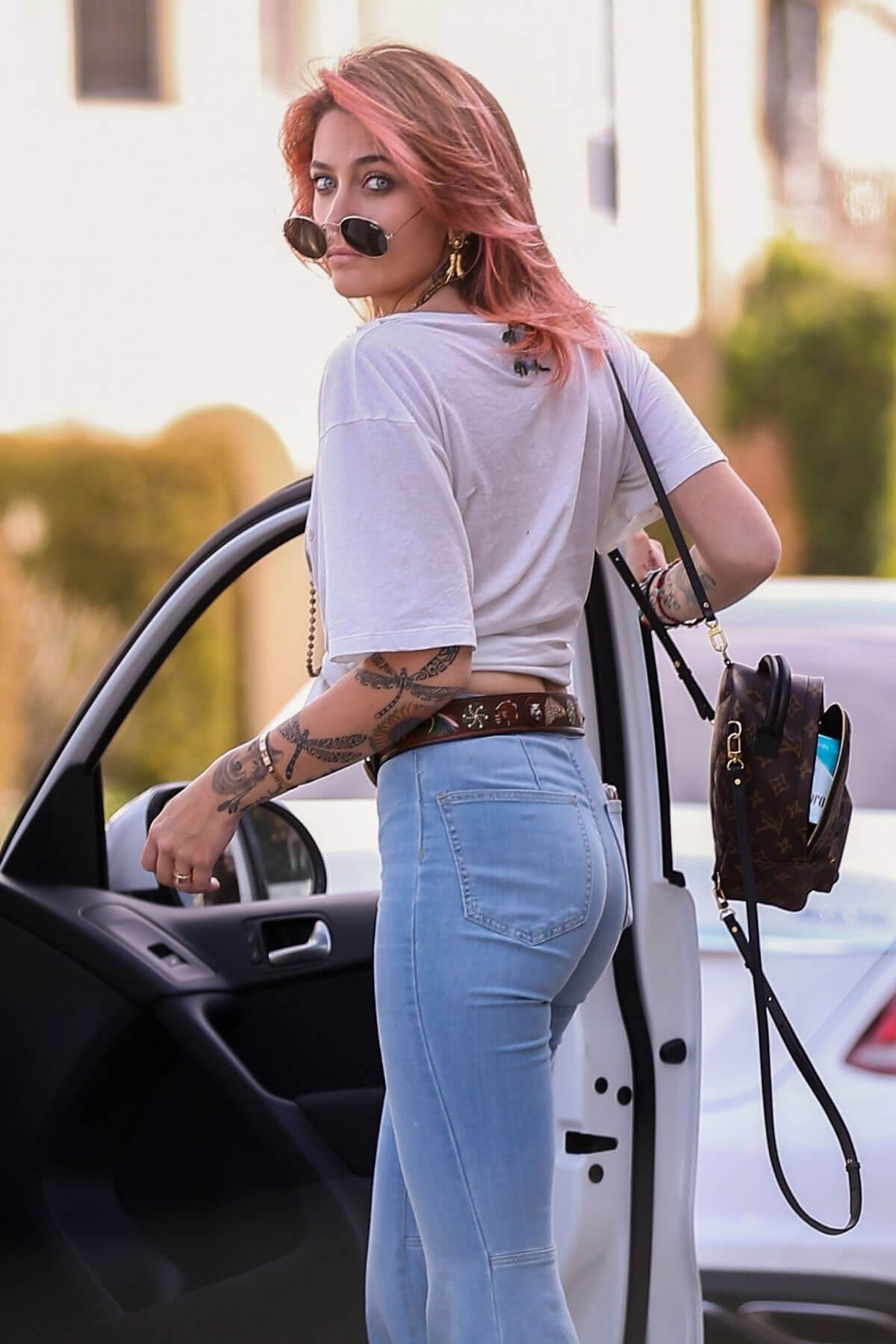 Paris Jackson Stills in Flared Jeans Out in Los Angeles 2018/04/06