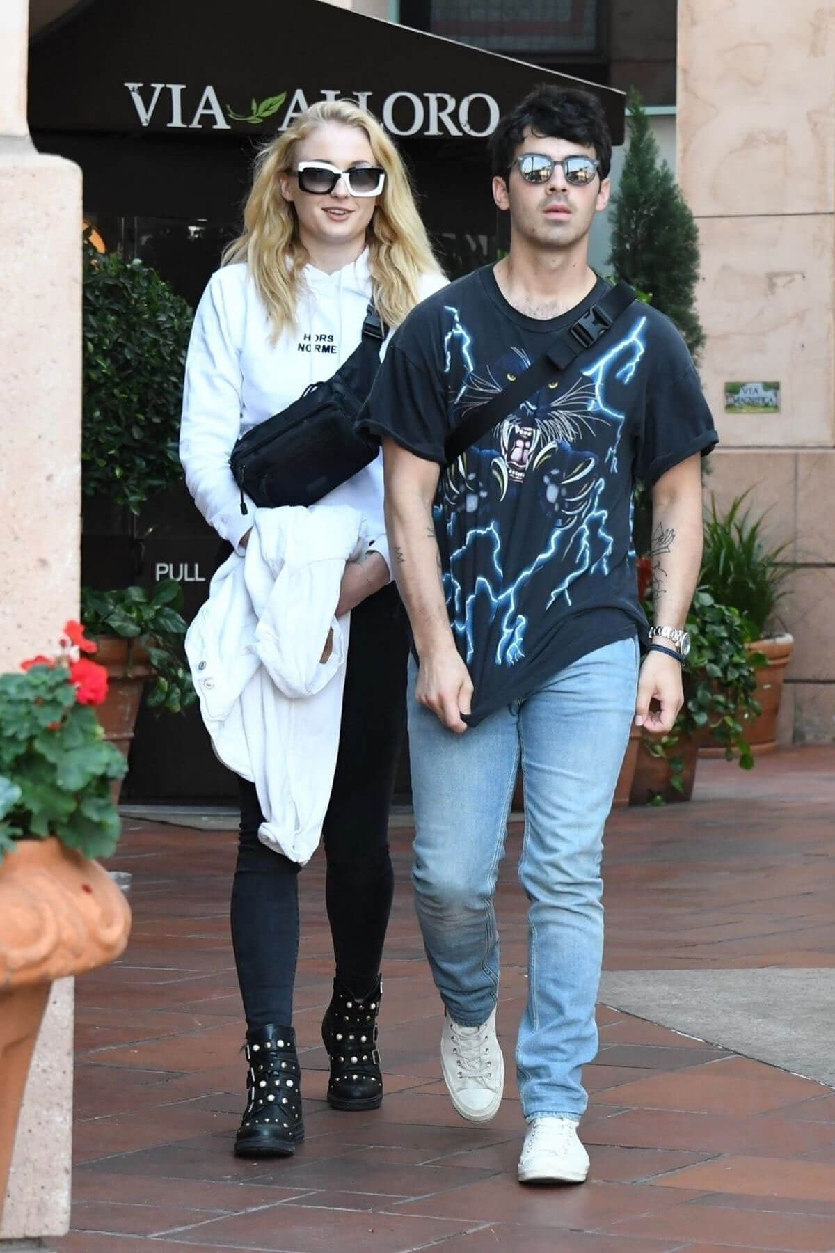 Sophie Turner and Joe Jonas Stills Out for Lunch at Via Alloro in Los Angeles 2018/04/05