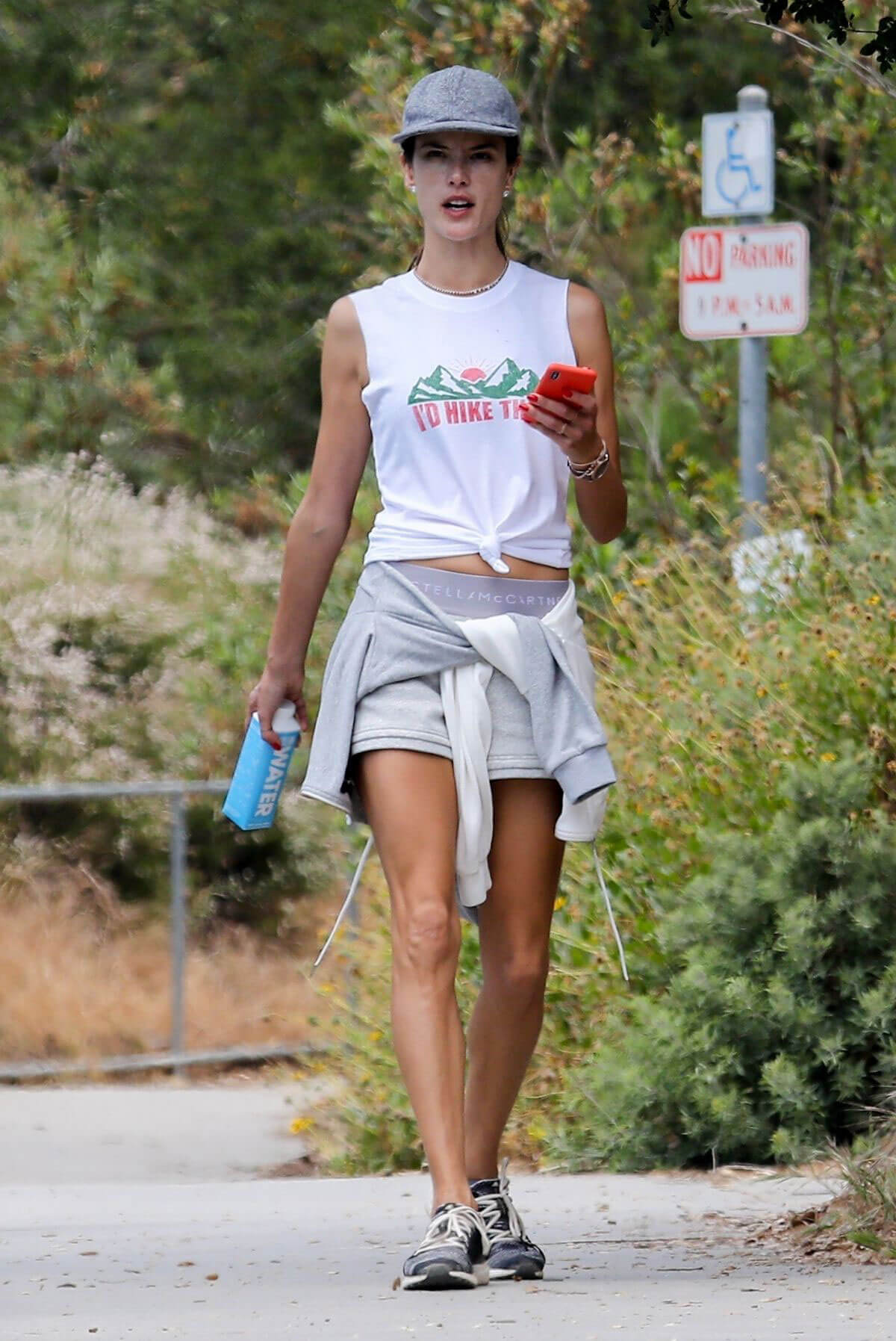 Alessandra Ambrosio Out Hiking in Los Liones in Pacific Palisades 2018/05/26