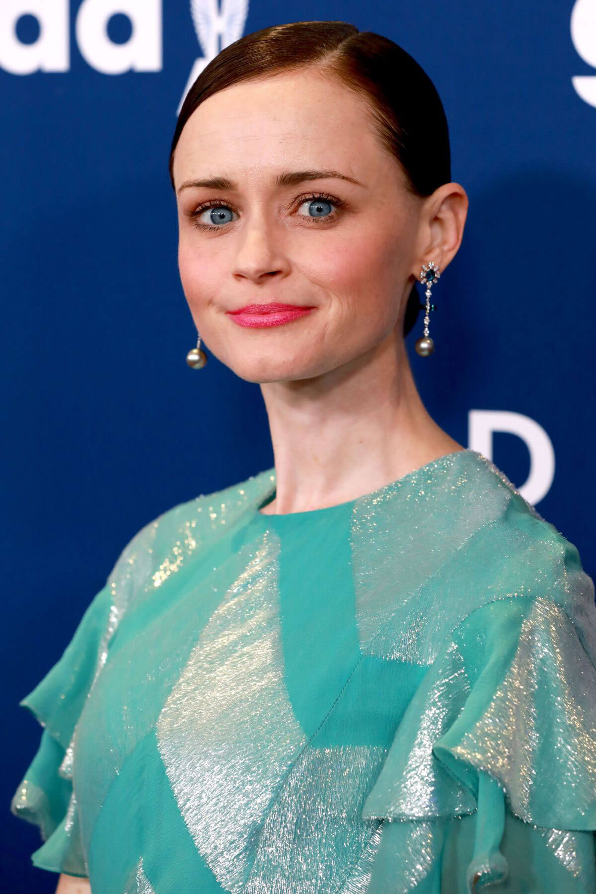 Alexis Bledel Stills at 2018 Glaad Media Awards in New York 2018/05/05