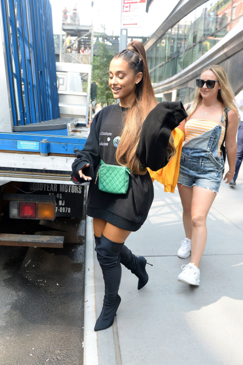 Ariana Grande Stills at Tonight Show Starring Jimmy Fallon 2018/05/01 4