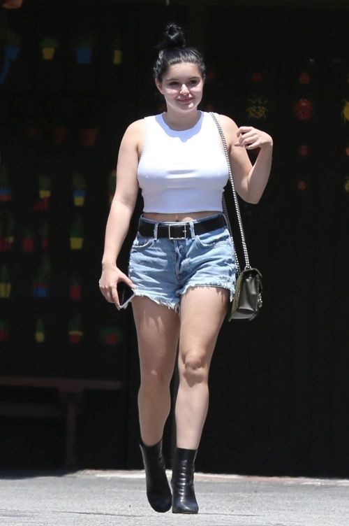 Ariel Winter Stills in Cut-Off Denim Out in Los Angeles 2018/05/15