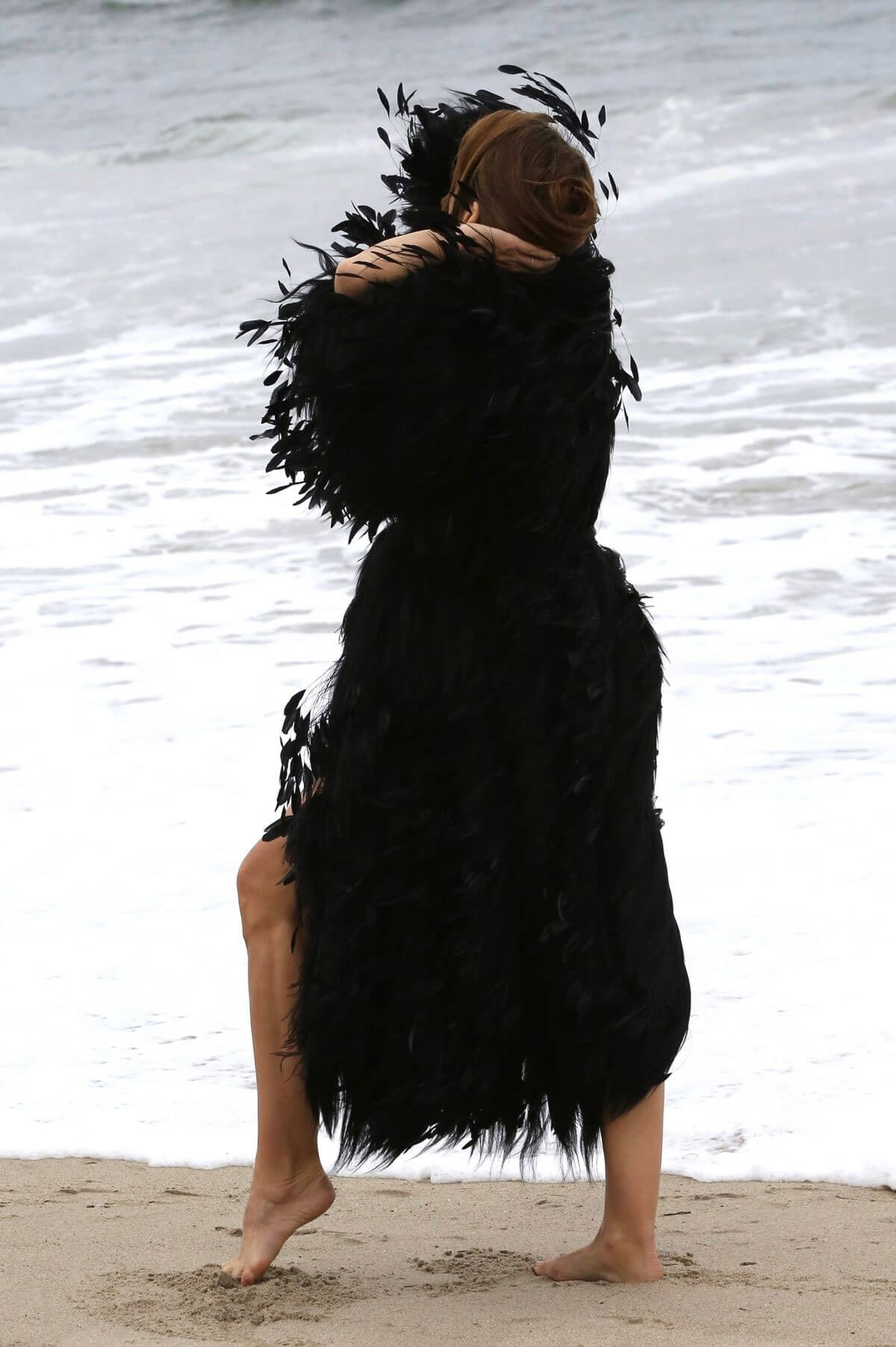 Cindy Crawford wears Black Dress on the Set of a Photoshoot at a Beach in Malibu 2018/05/24