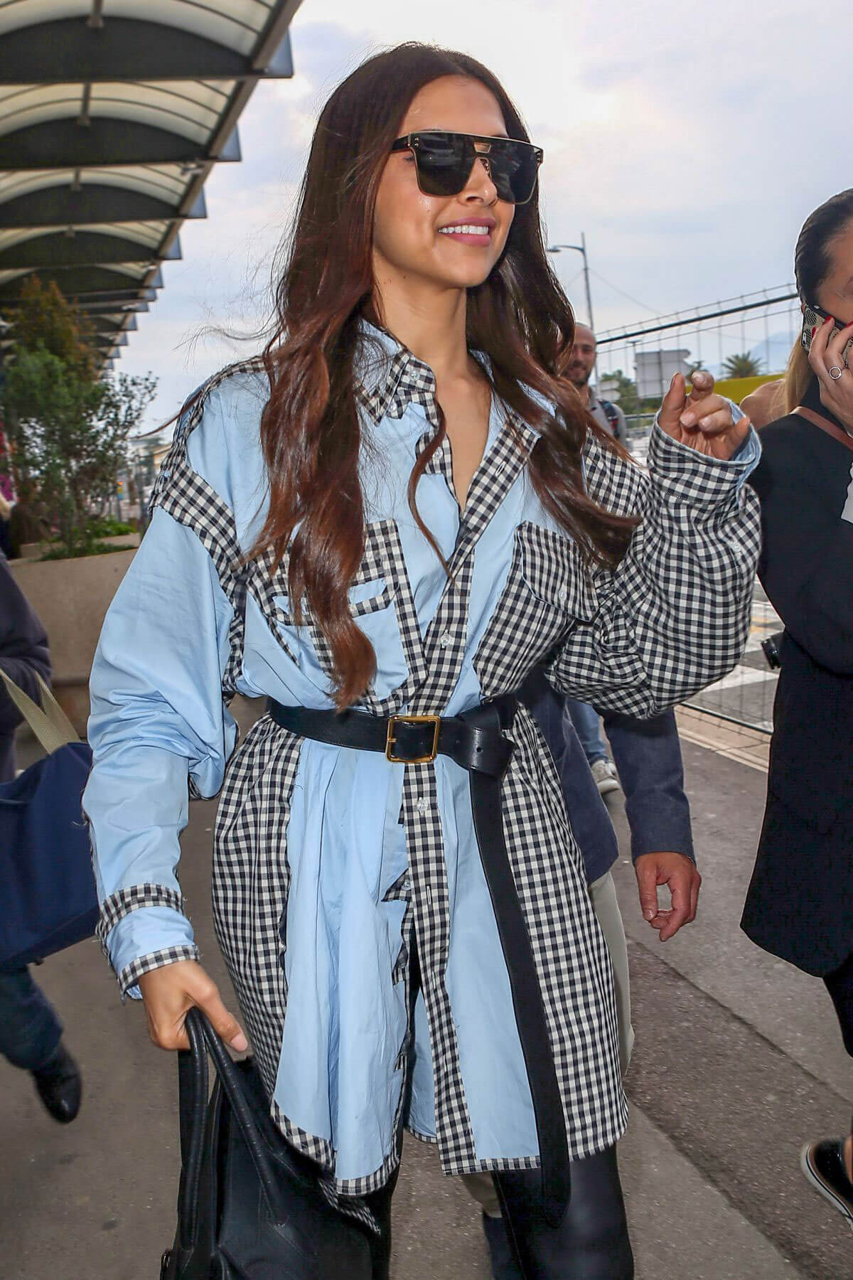 Deepika Padukone Stills Arrives at Nice Airport 2018/05/09