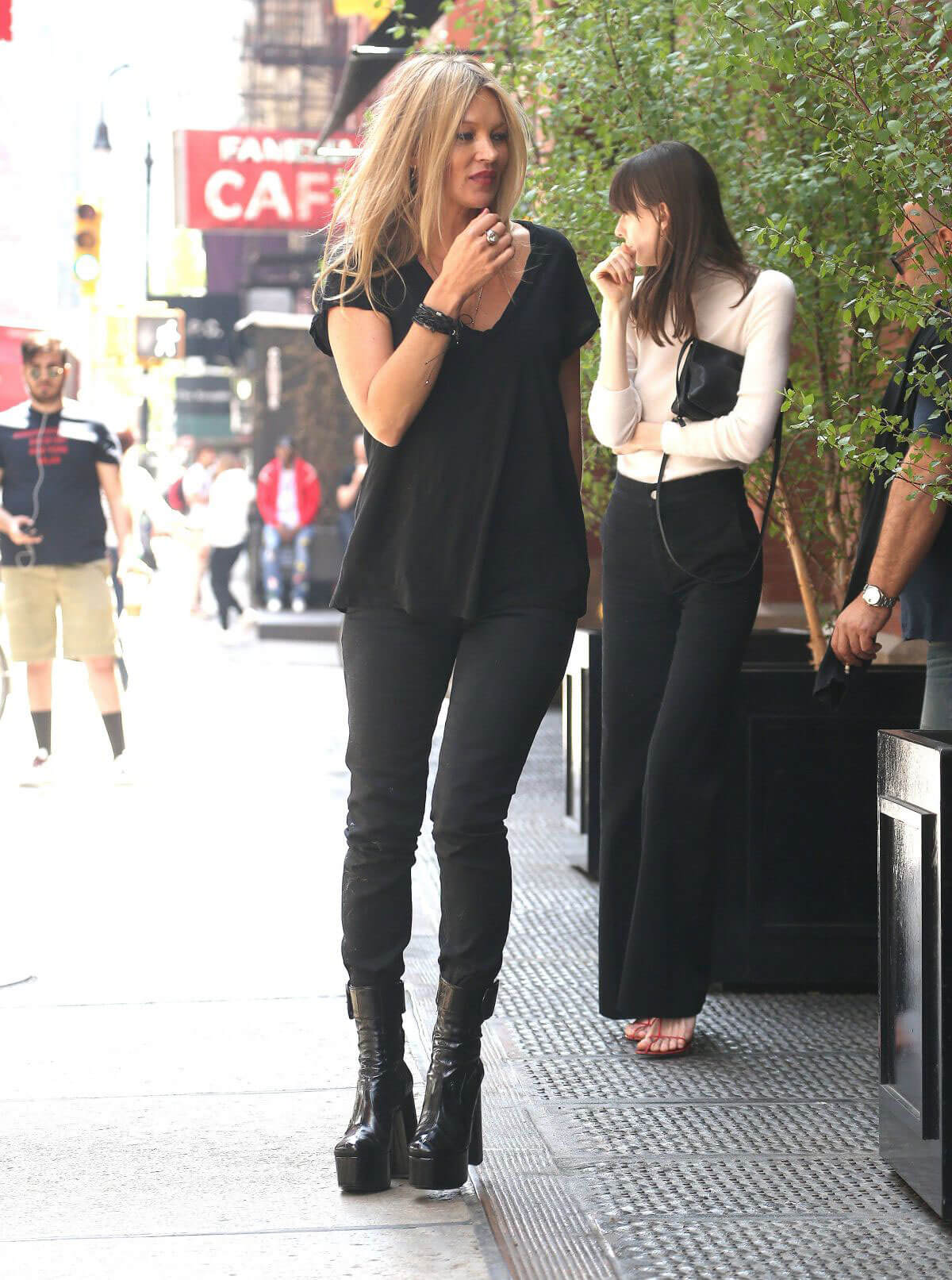 Kate Moss Stills at a Smoke Break in New York 2018/05/09