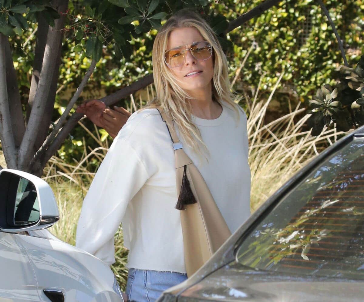 LeAnn Rimes Stills Out and About in Malibu 2018/04/28