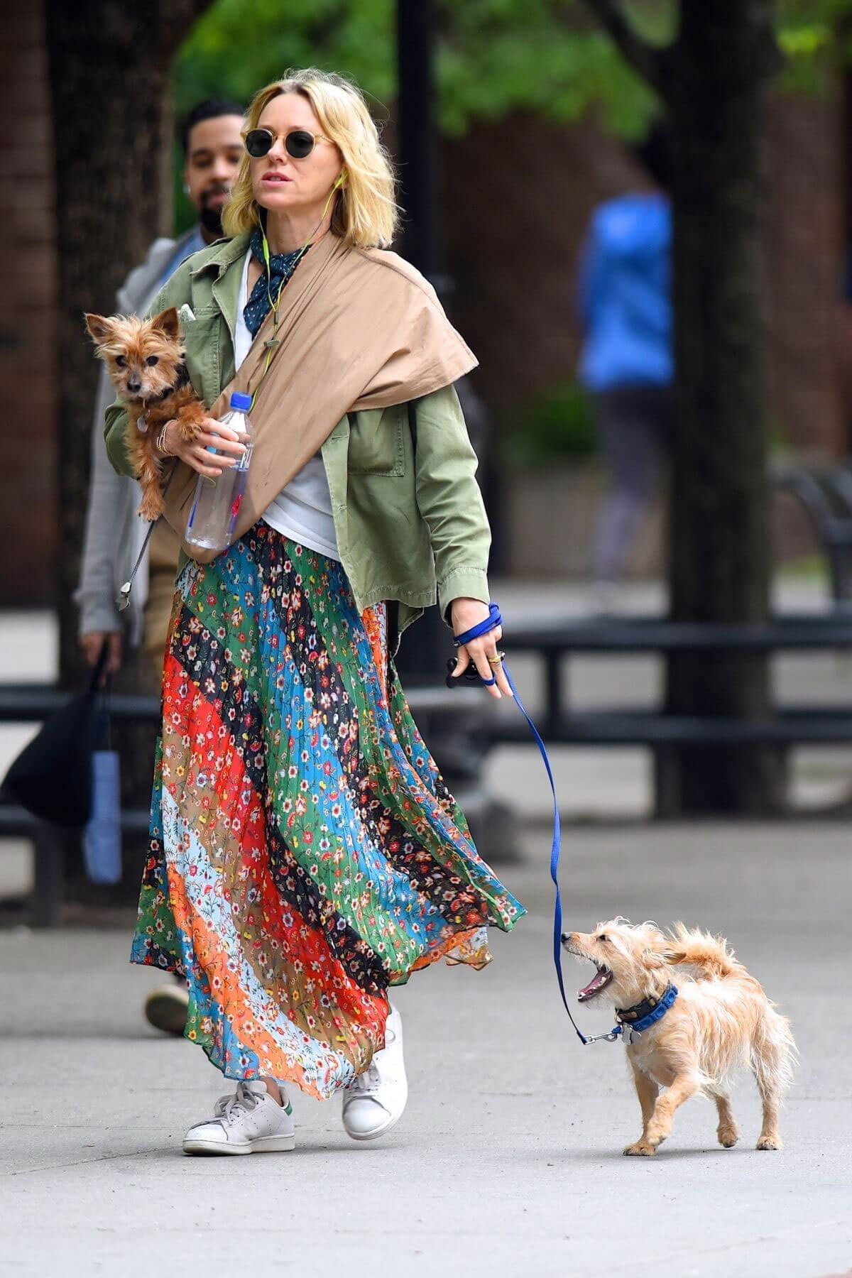 Naomi Watts Stills Out with Her Dogs in New York 2018/05/17