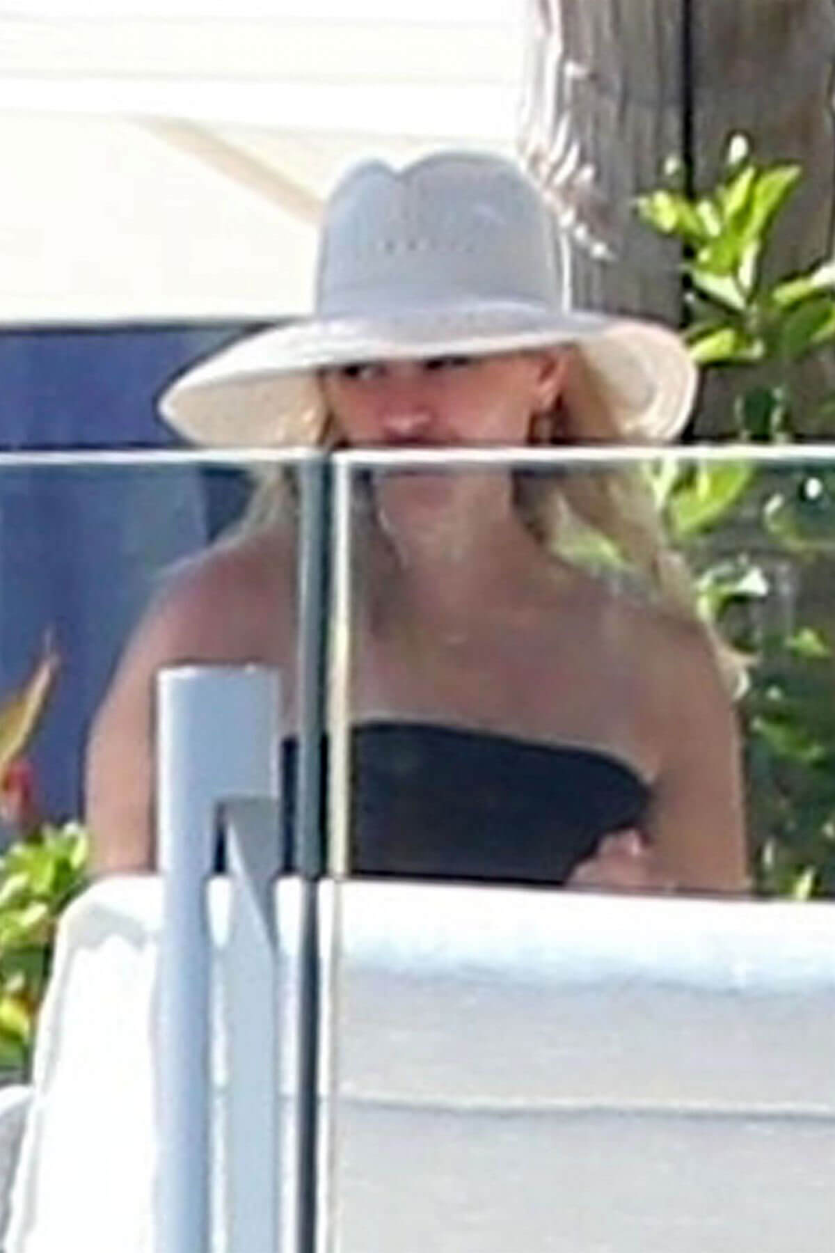 Reese Witherspoon in Swimsuit at a Beach in Los Cabos 2018/05/28