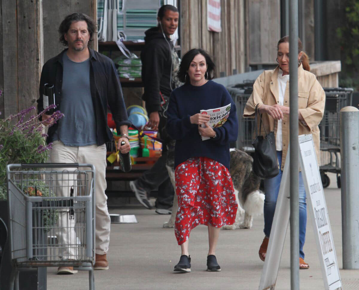 Shannen Doherty Out Shopping in Malibu 2018/05/27