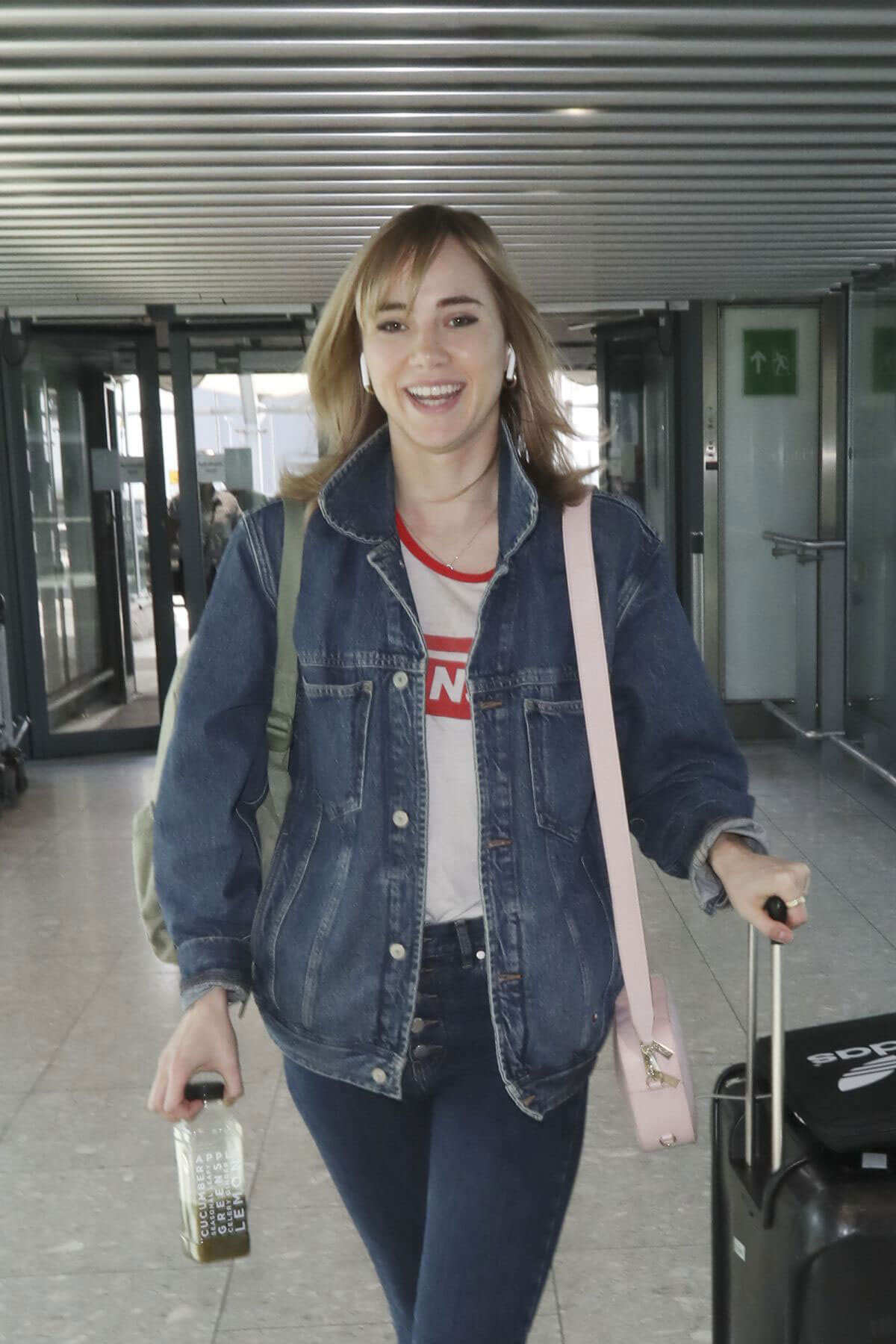 Suki Waterhouse Stills at Heathrow Airport in London 2018/05/06