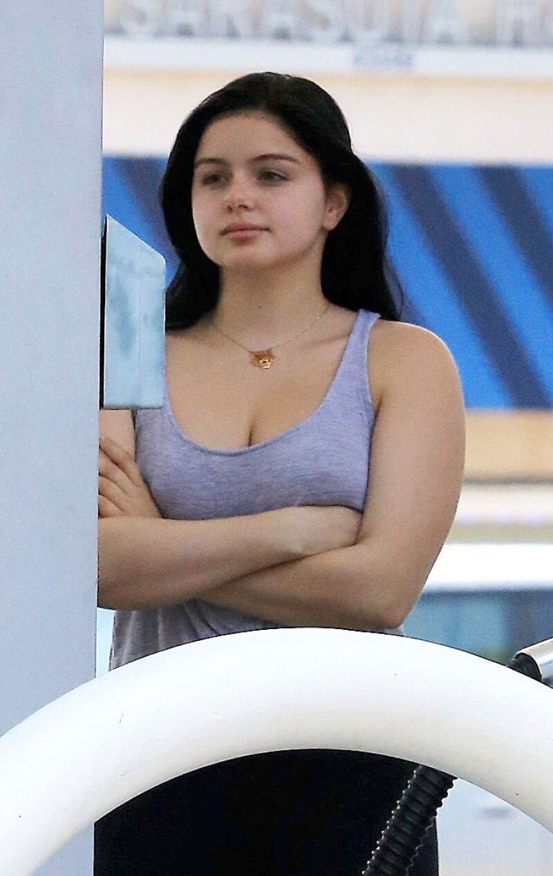 Ariel Winter at a Gas Station in Studio City 2018/06/22