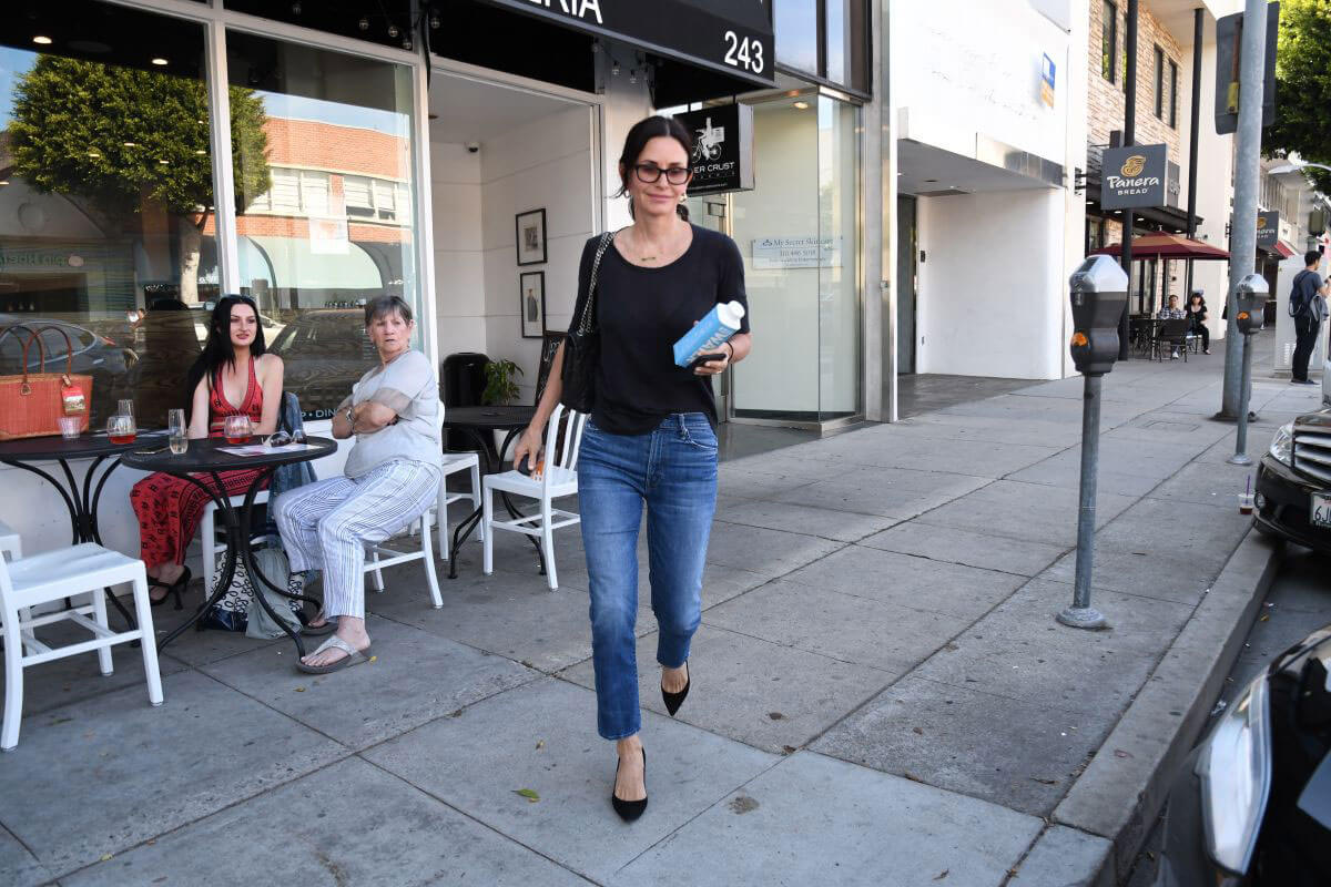 Courteney Cox Leaves My Secret Skincare Clinic in Beverly Hills 2018/06/14