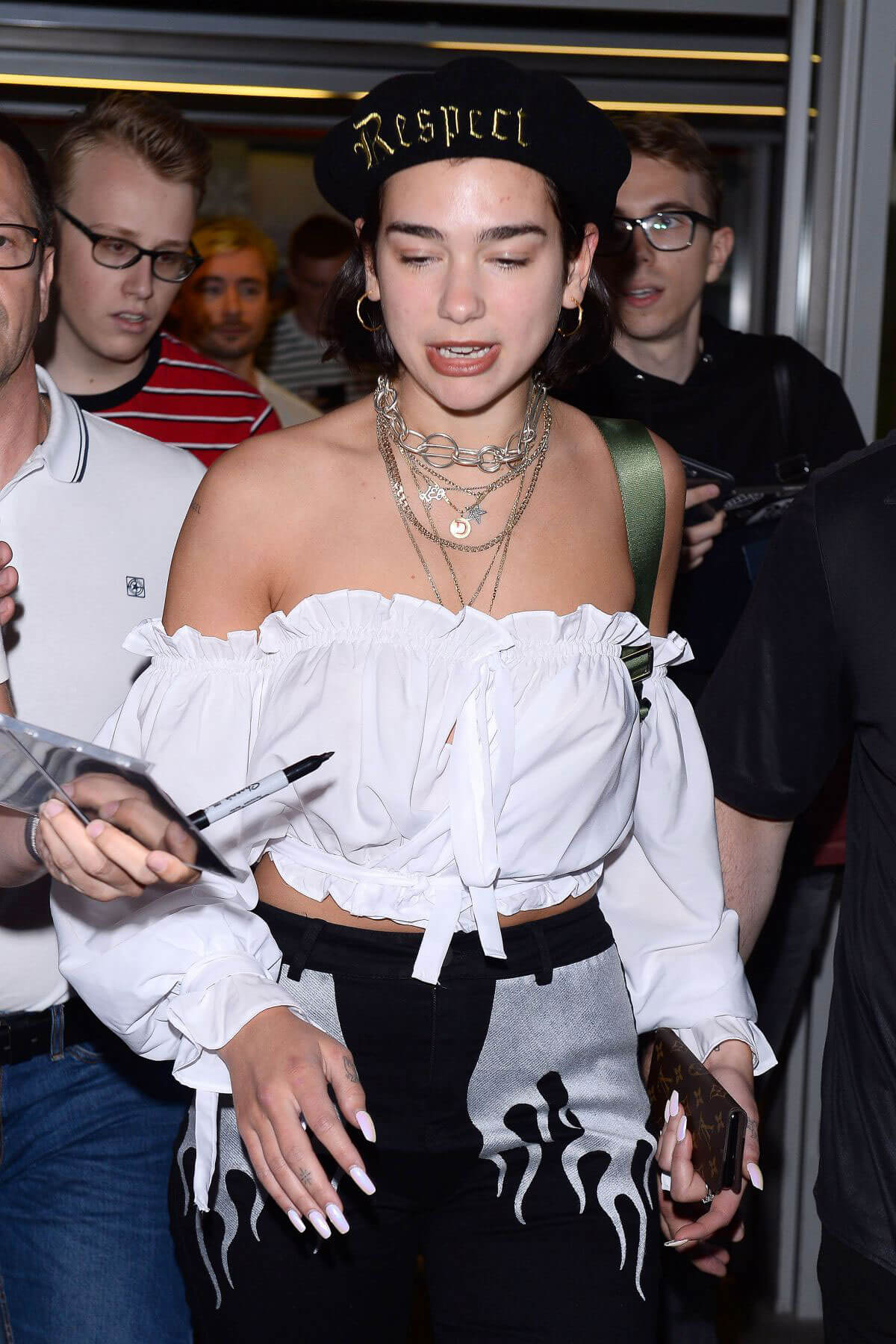 Dua Lipa Arrives at Airport in Warsaw 2018/06/01