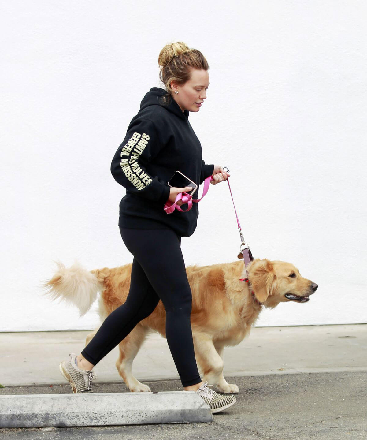 Hilary Duff Out with Her Dog in Studio City 2018/05/31