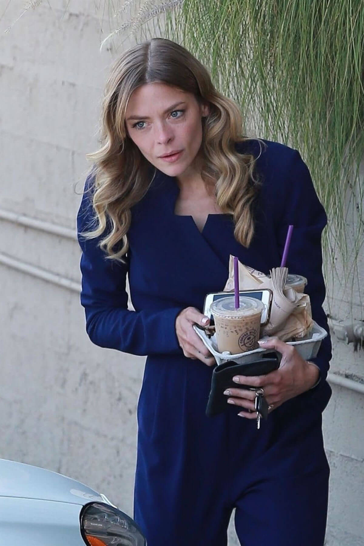 Jaime King Out for Iced Coffees in Los Angeles 2018/06/05