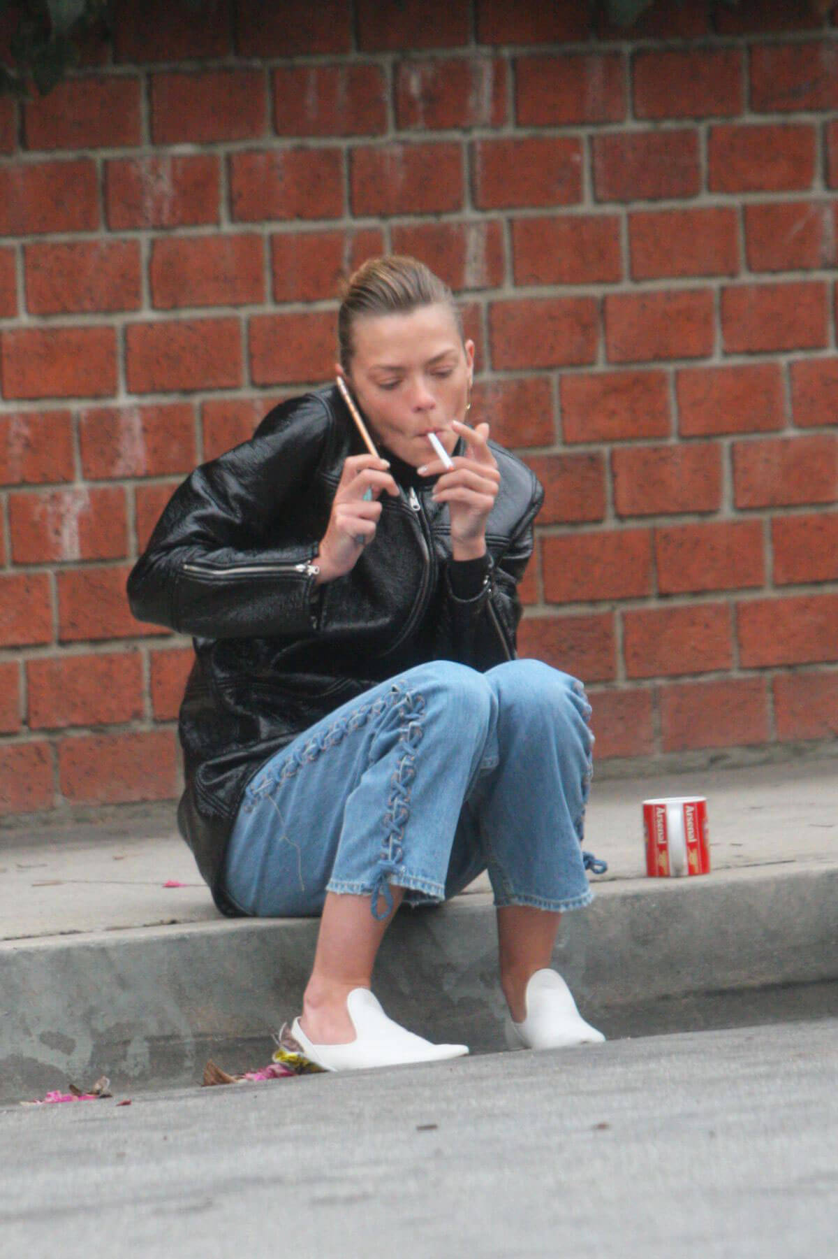 Jaime King Takes a Cigarette Break at a Studio in Los Angeles 2018/05/31