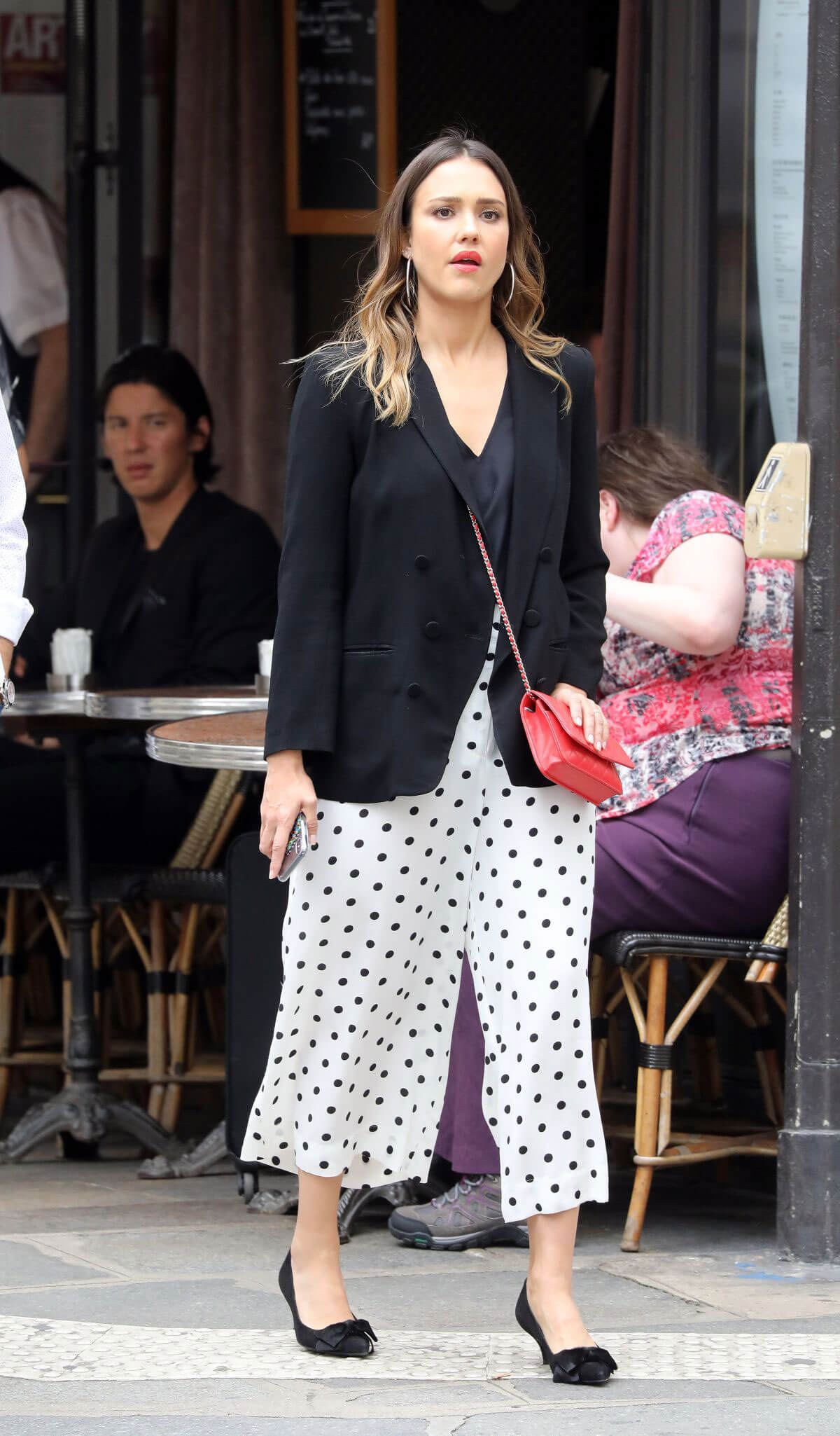 Jessica Alba Shopping at Robert Clergerie and Roger Gallet in Paris 2018/06/12