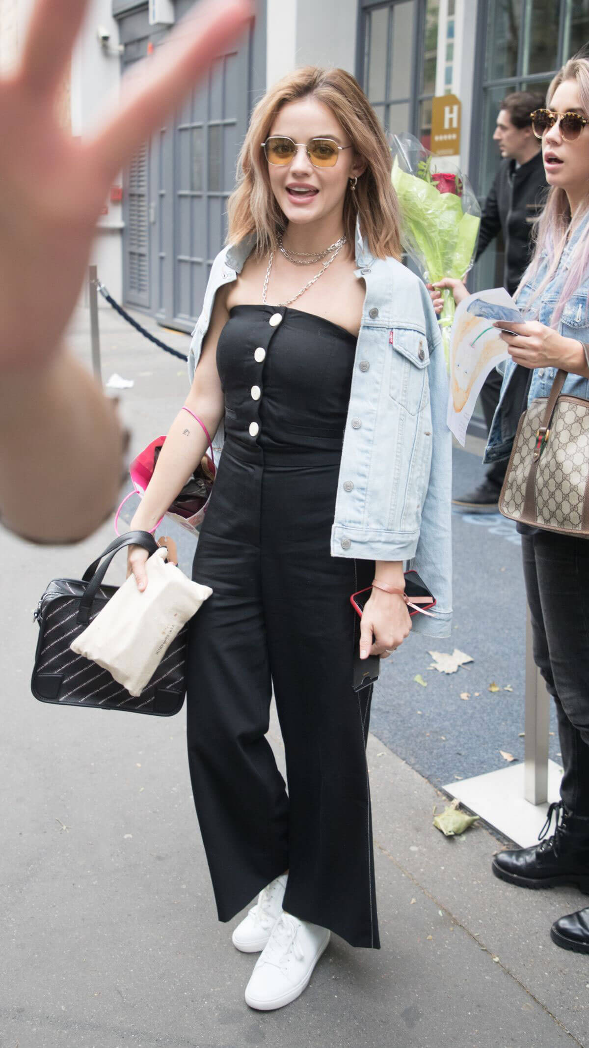 Lucy Hale Arrives at Her Hotel in Paris 2018/06/03